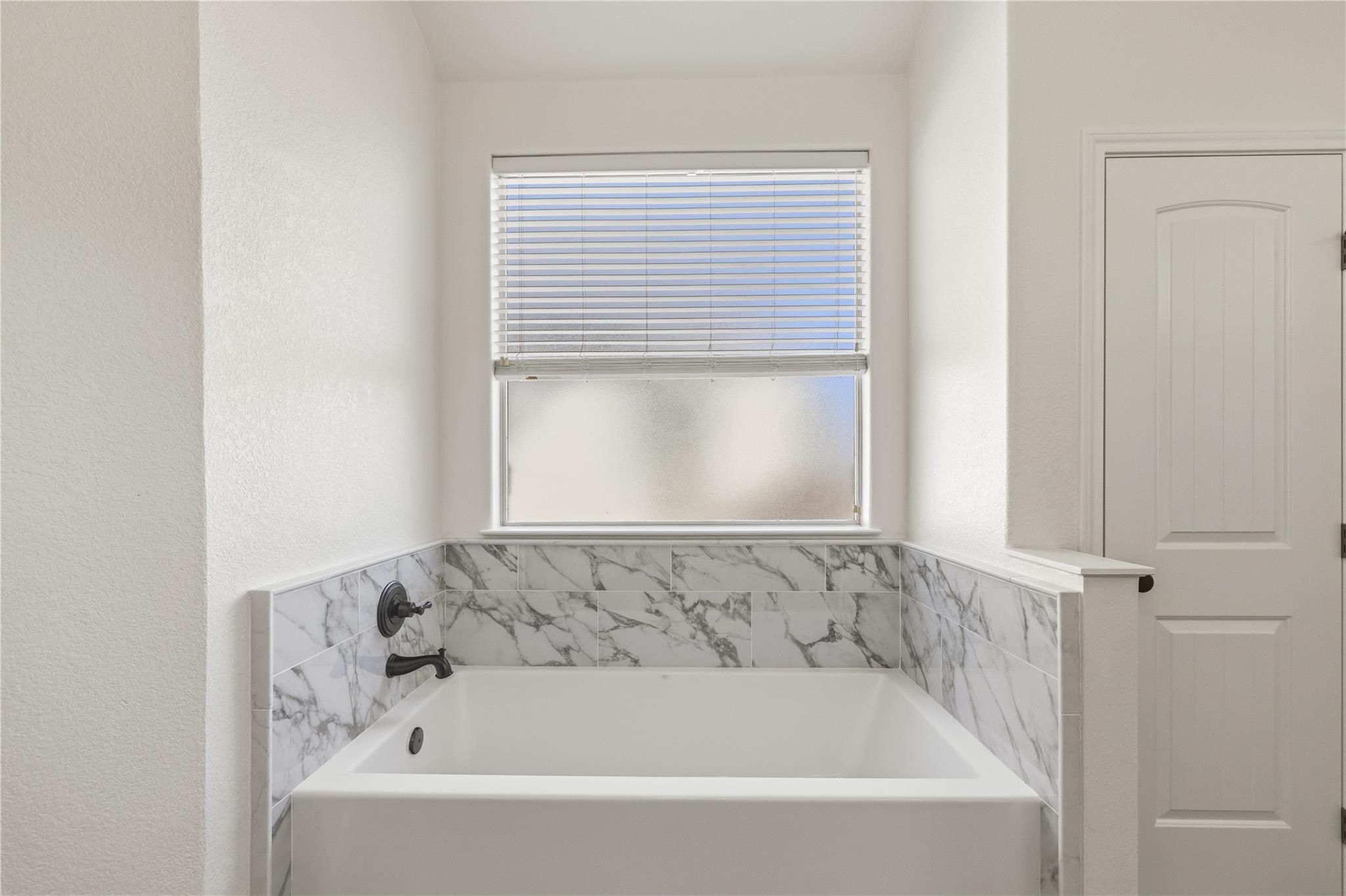 1208 Spotted Fawn Trl, Fredericksburg, TX 78624