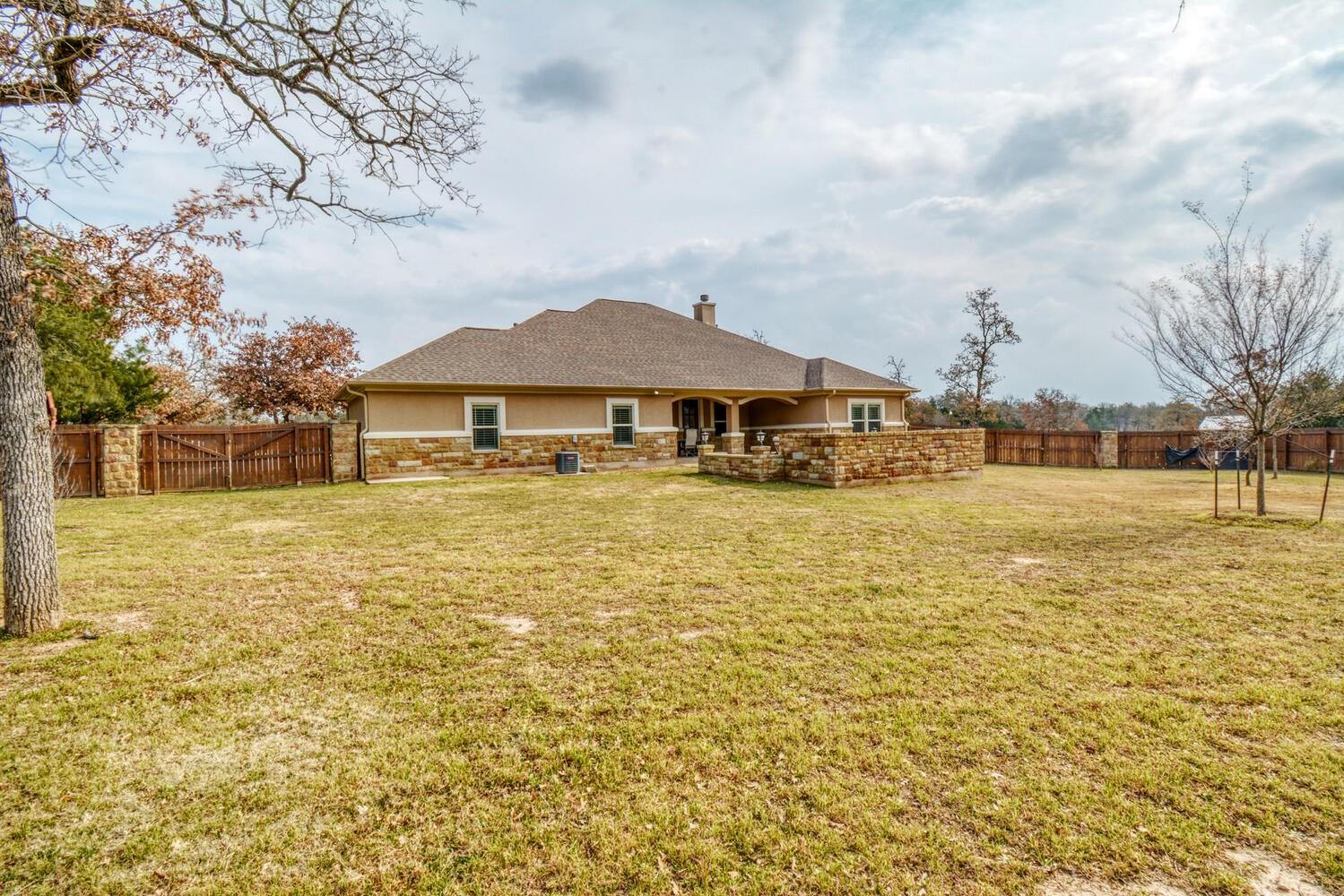 142 Trailblazer Dr, Bastrop, TX 78602