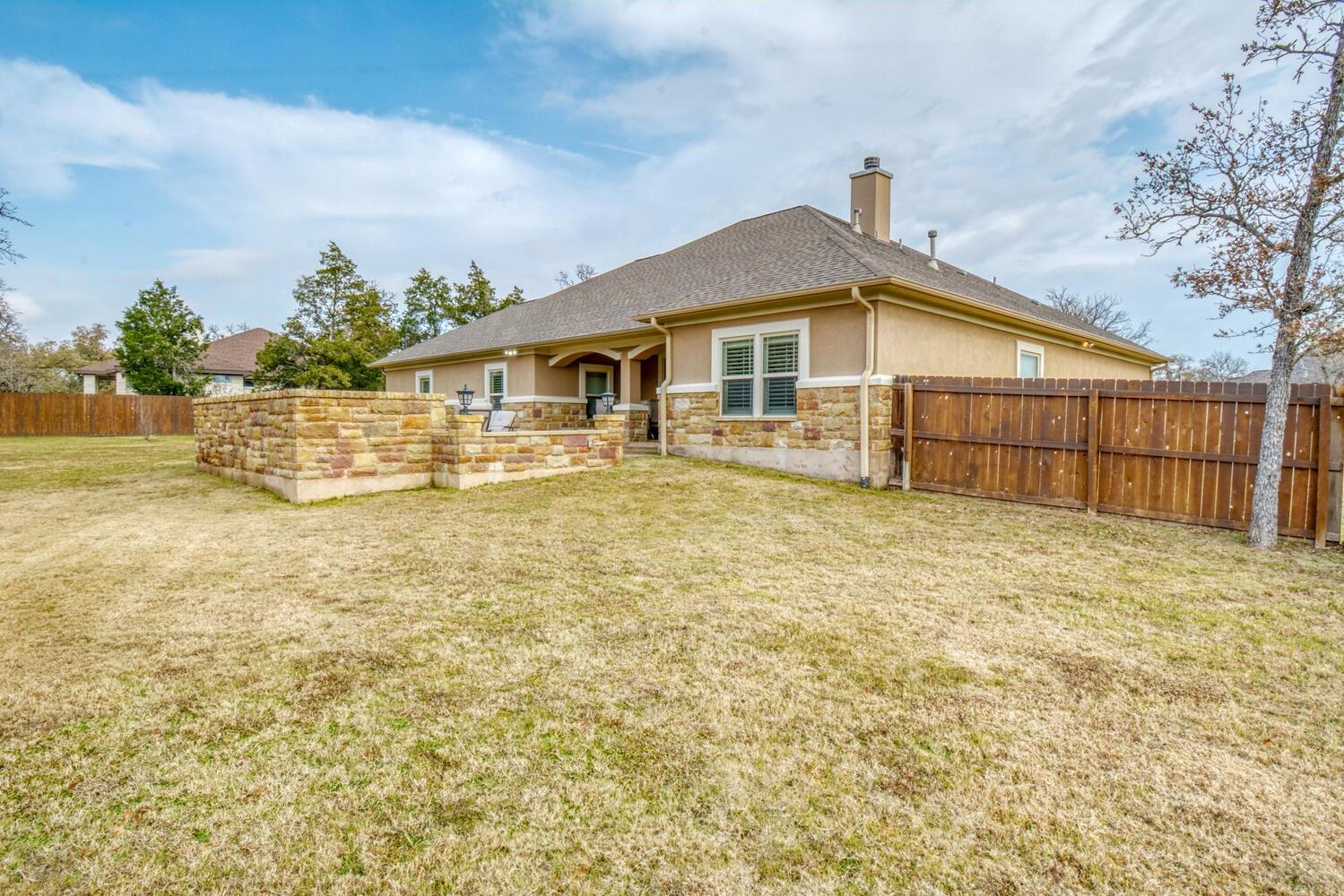 142 Trailblazer Dr, Bastrop, TX 78602