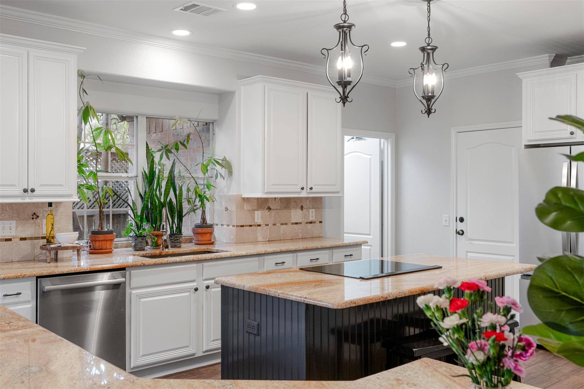 10019 Estancia Ln, Austin, TX 78739