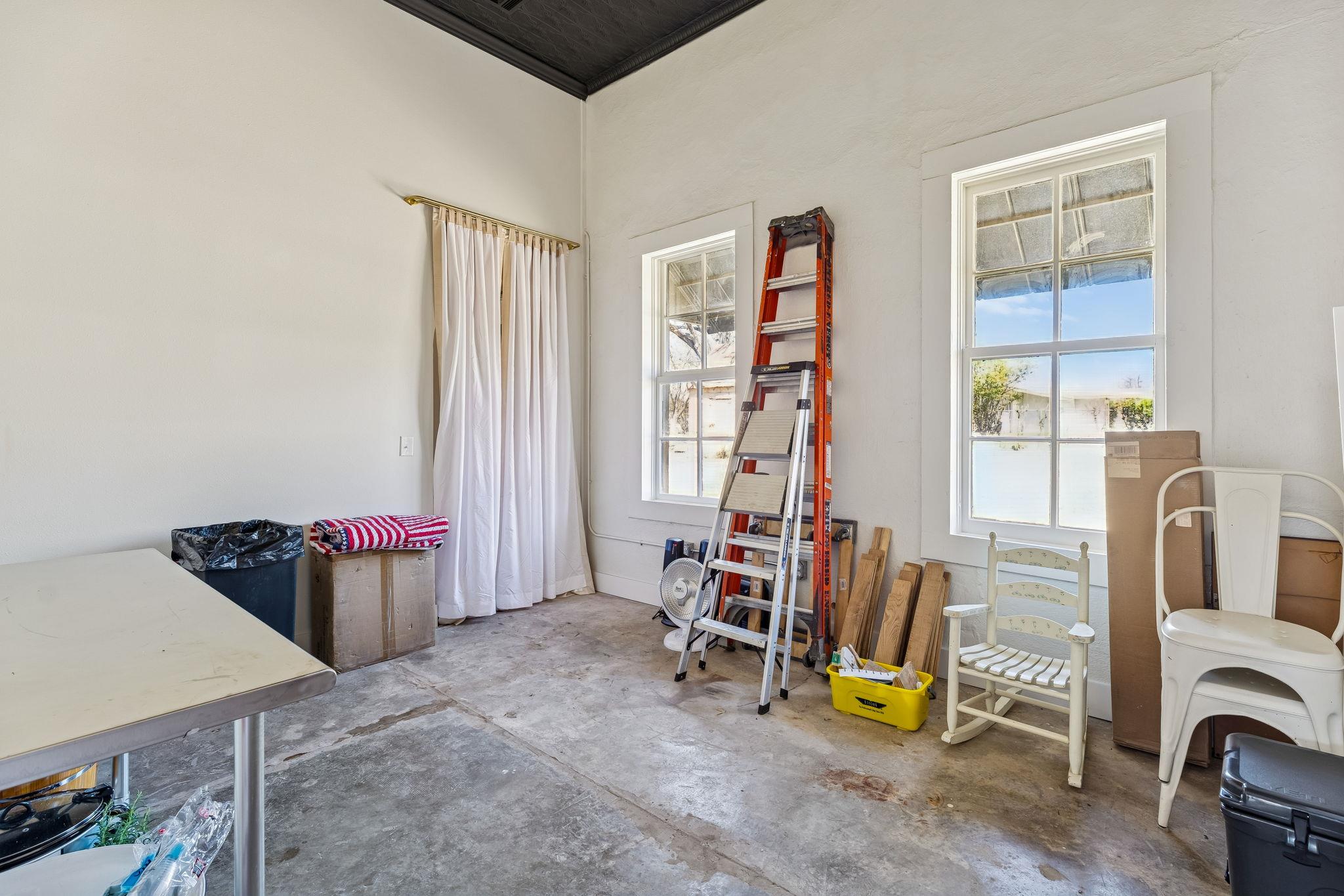 606 High St, Comfort, TX 77318