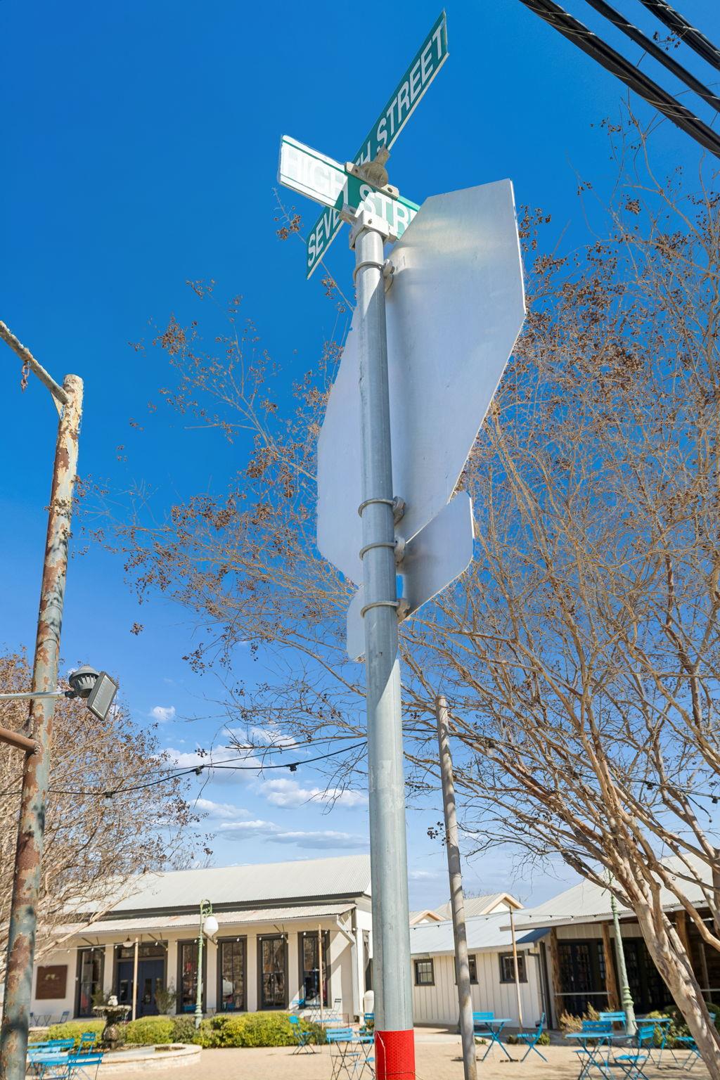 606 High St, Comfort, TX 77318