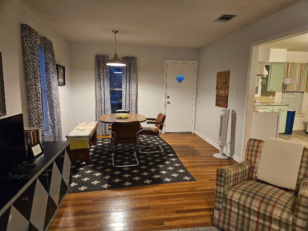 1130 N Main St, Elgin, TX 78621