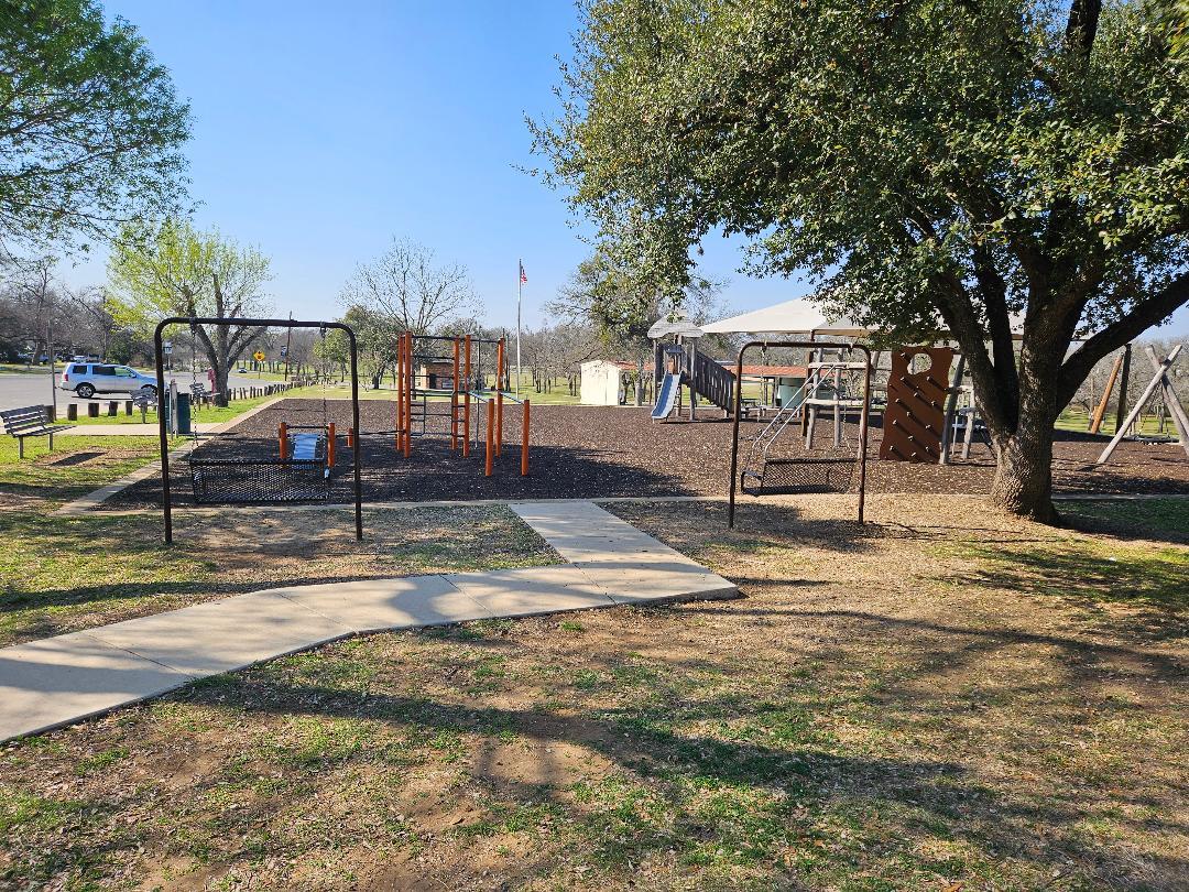 1130 N Main St, Elgin, TX 78621