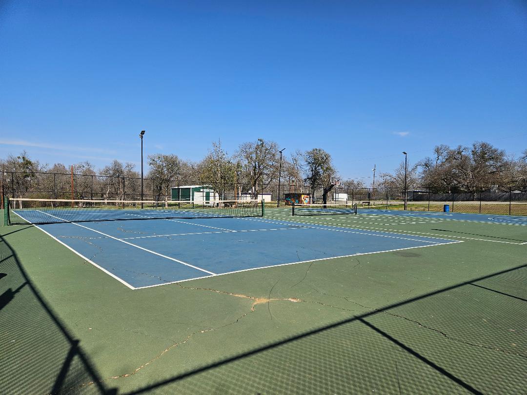 1130 N Main St, Elgin, TX 78621