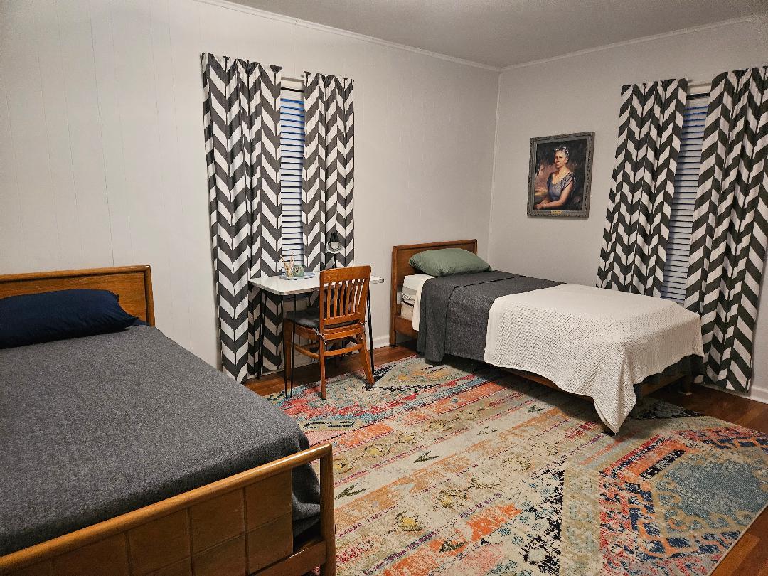 1130 N Main St, Elgin, TX 78621