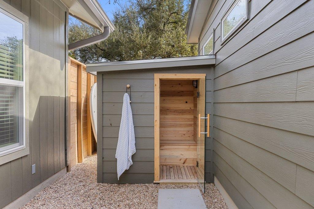 8202 Cache Dr, Austin, TX 78749