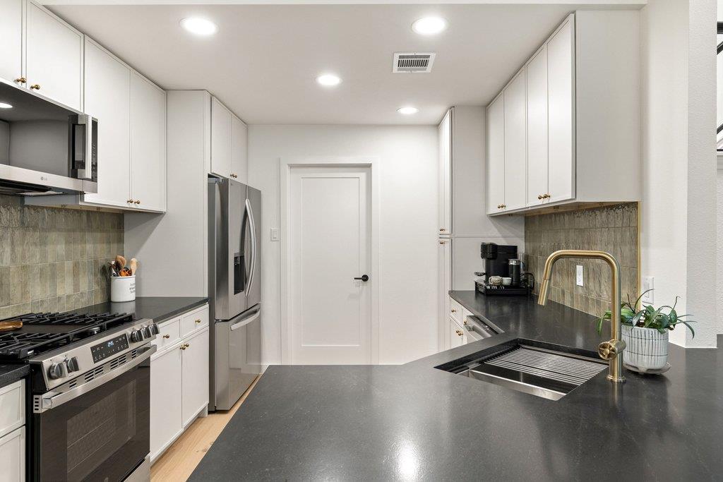 8202 Cache Dr, Austin, TX 78749