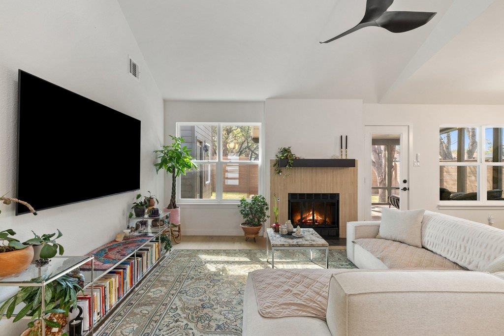 8202 Cache Dr, Austin, TX 78749