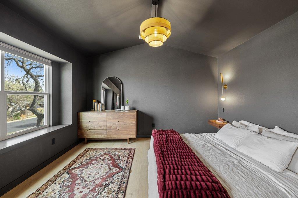 8202 Cache Dr, Austin, TX 78749