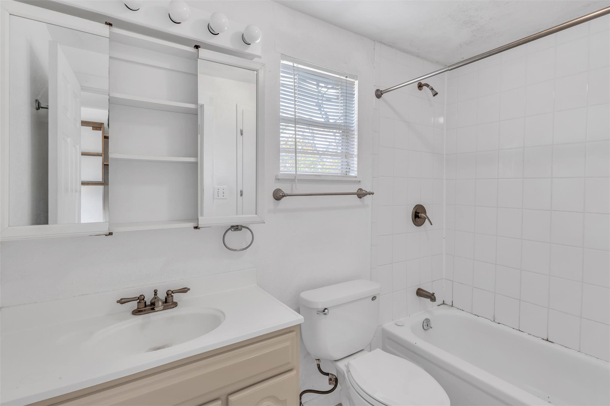 104 Blue Flame Rd, Cedar Creek, TX 78612