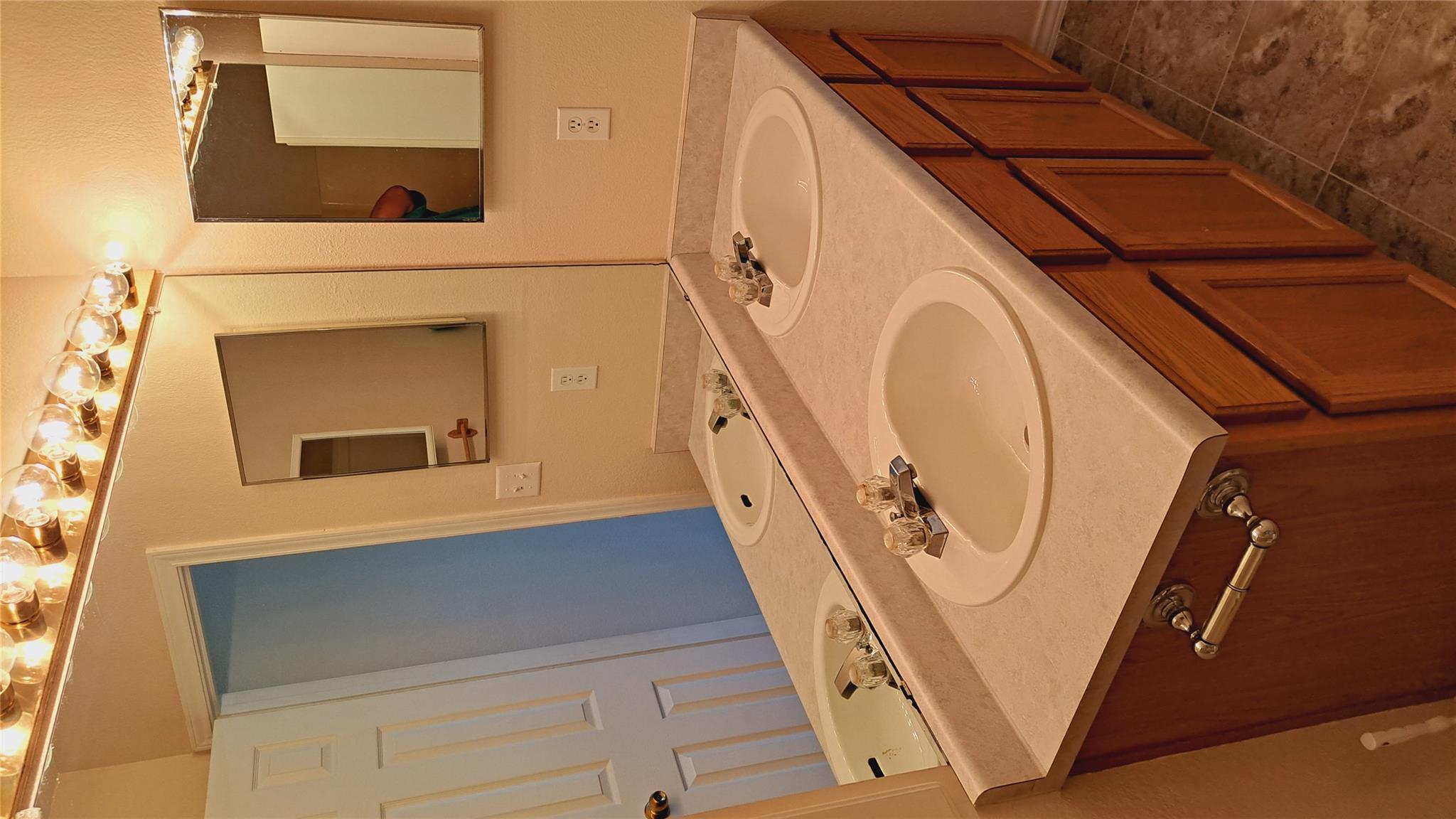 804 Moon Glow Dr, Leander, TX 78641