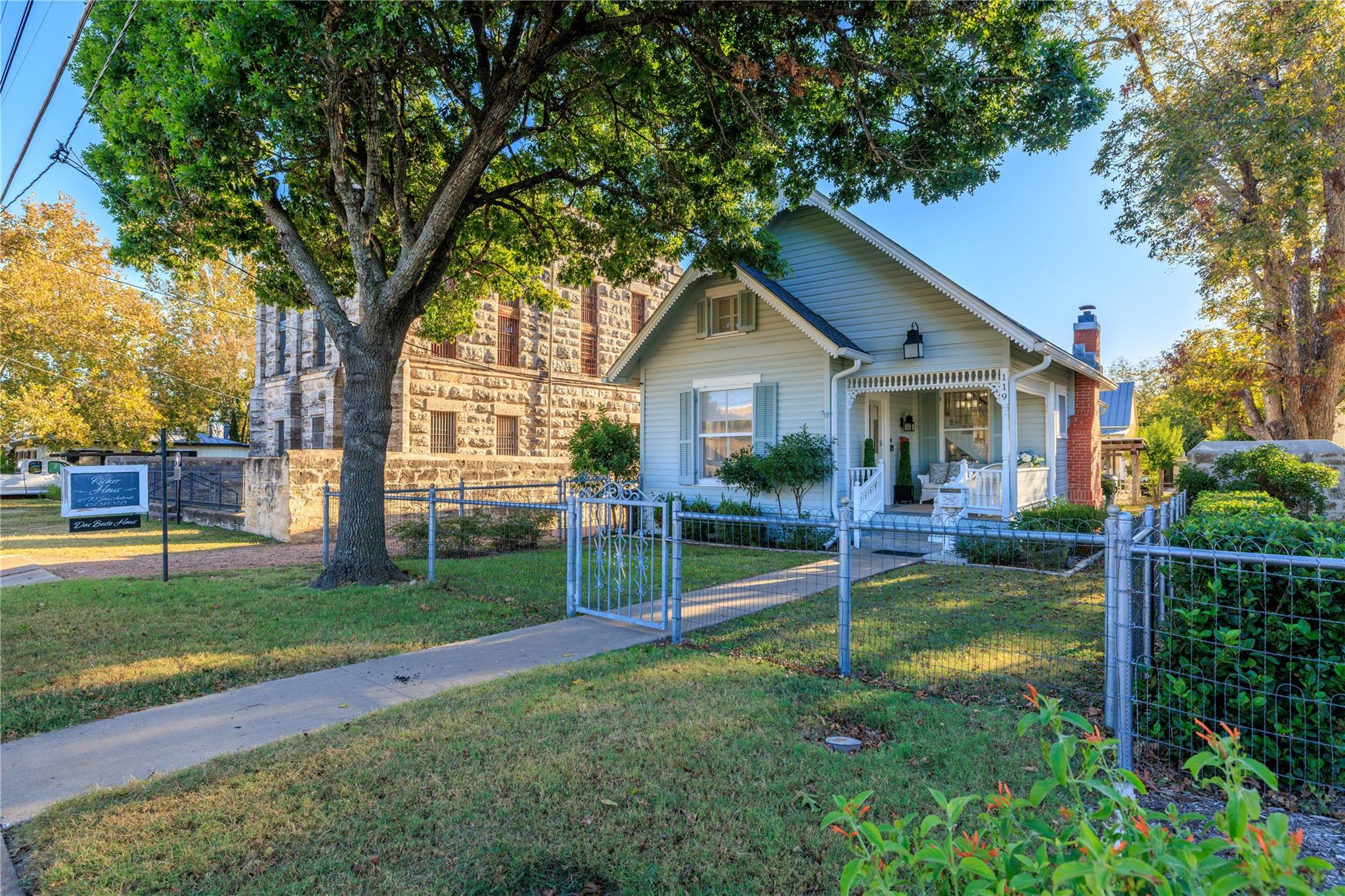 119 San Antonio St, Fredericksburg, TX 78624