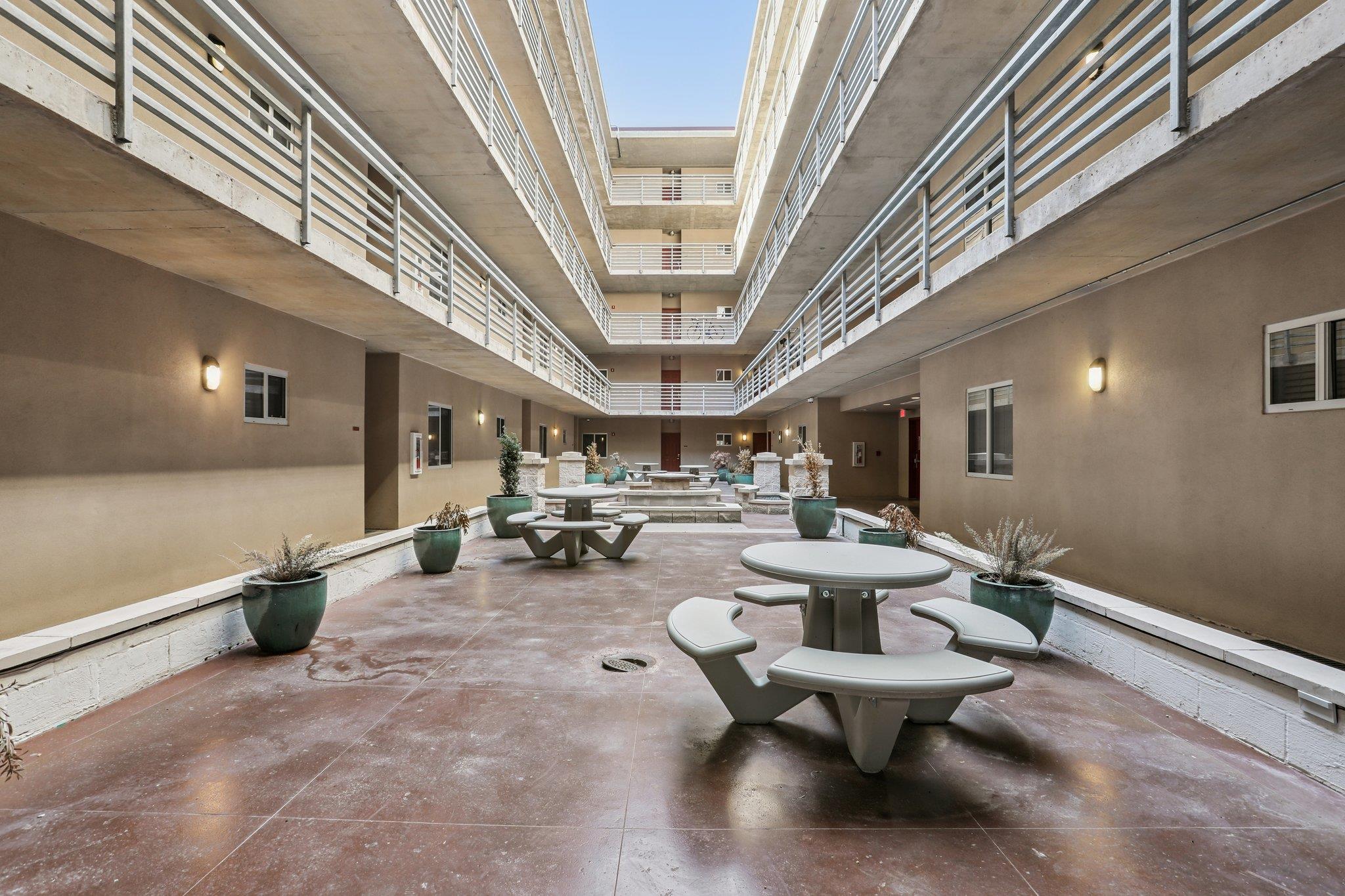 711 W 26th St # 704, Austin, TX 78705