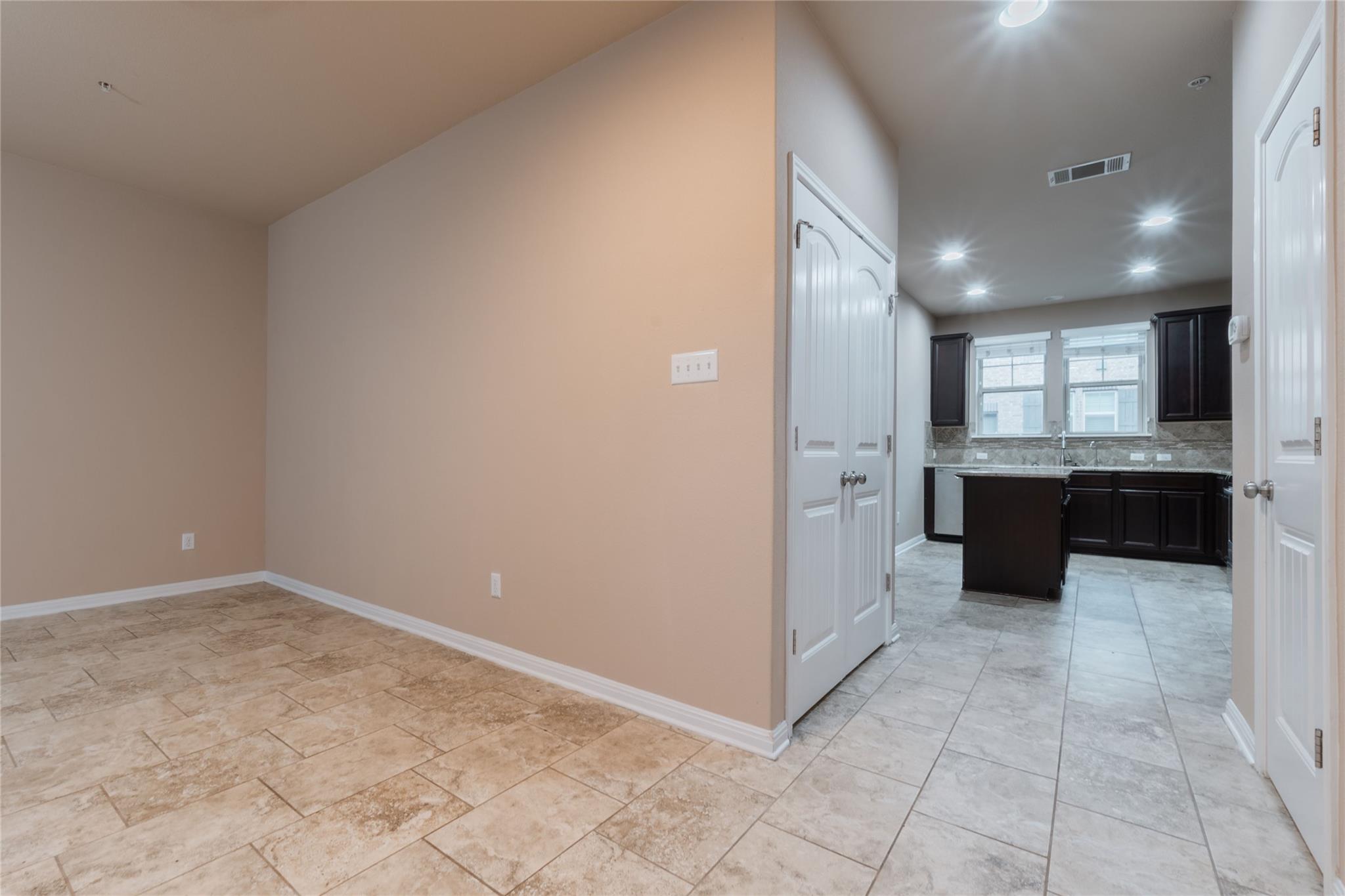 7220 Wyoming Springs Dr # 203, Round Rock, TX 78681