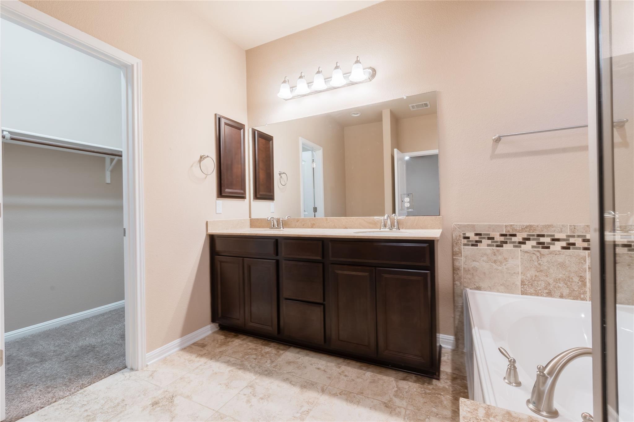 7220 Wyoming Springs Dr # 203, Round Rock, TX 78681