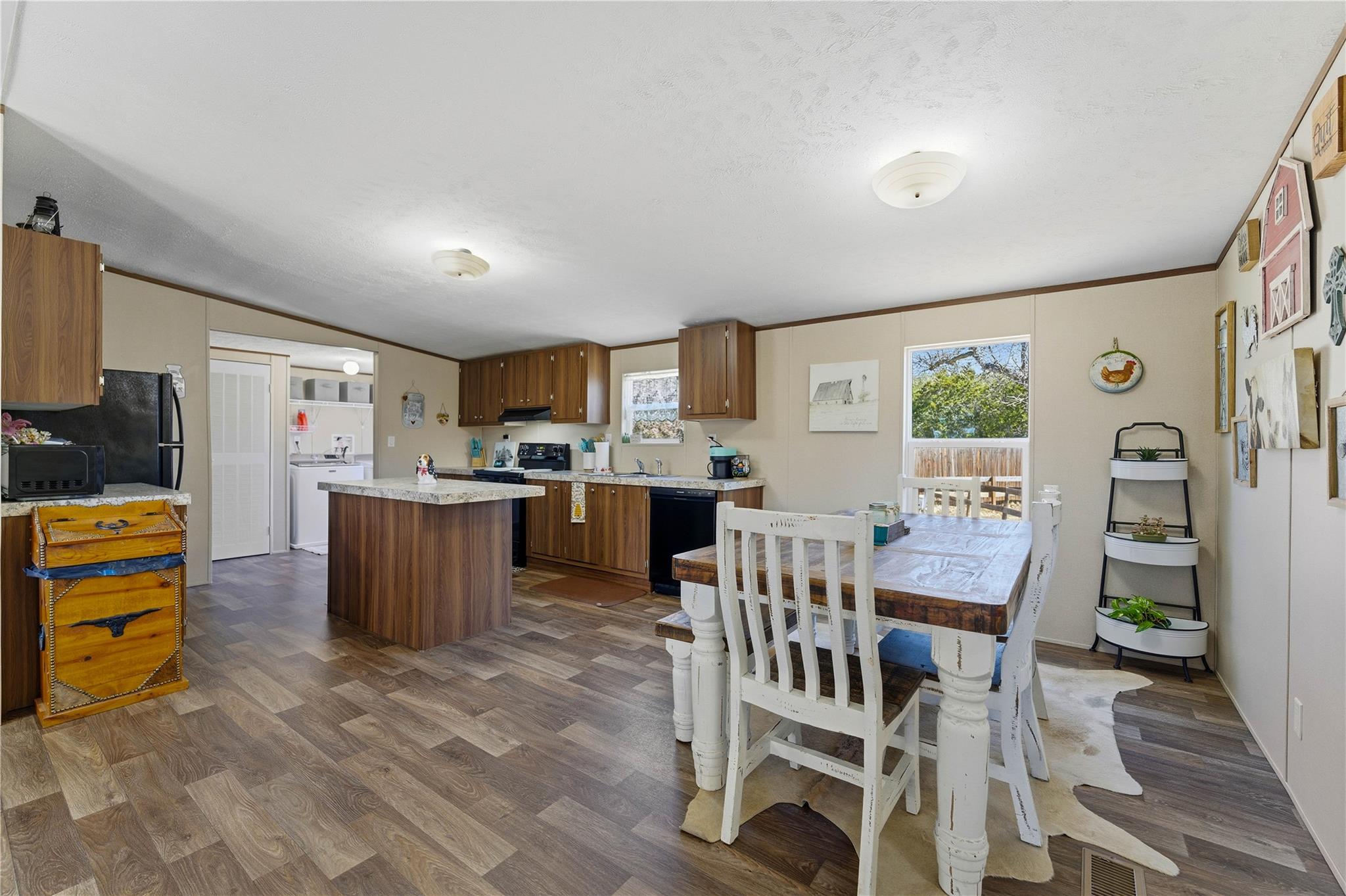 733 Private Road 1507, Bandera, TX 78003