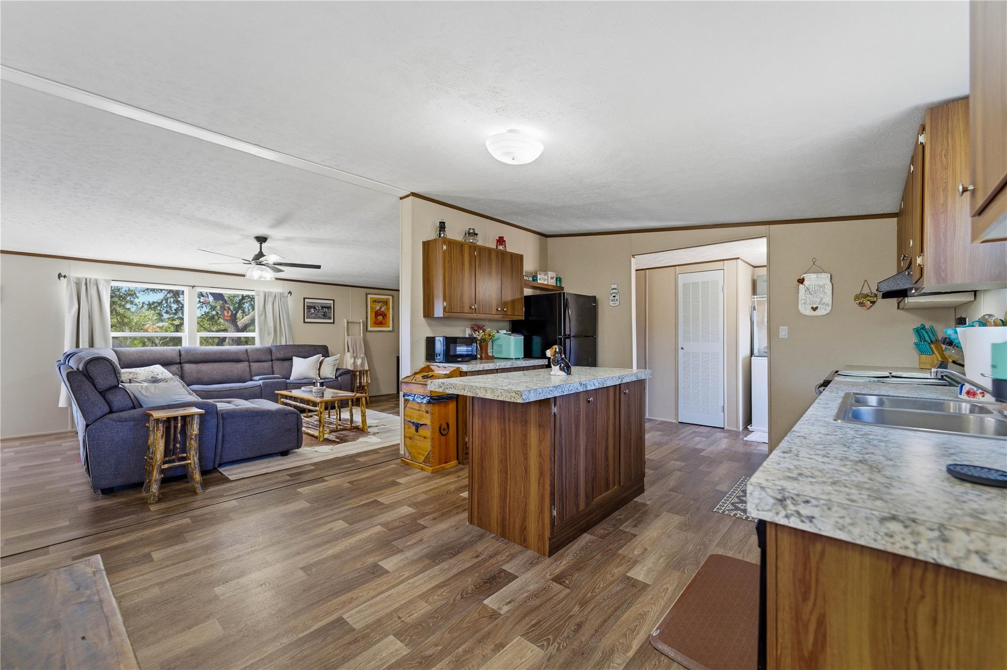 733 Private Road 1507, Bandera, TX 78003