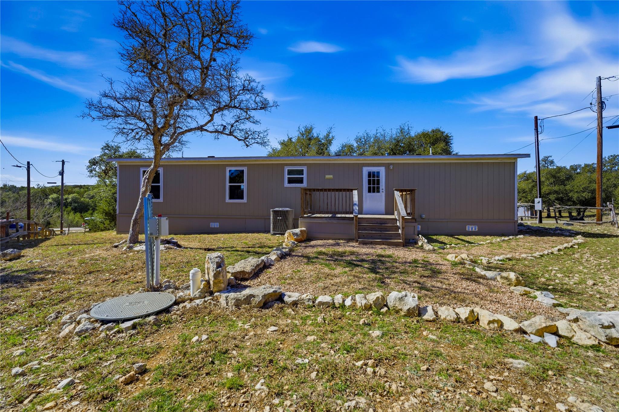 733 Private Road 1507, Bandera, TX 78003