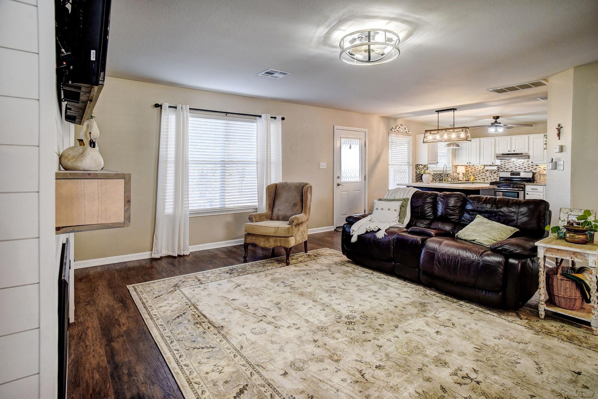 104 Trapper Trl, Bastrop, TX 78602