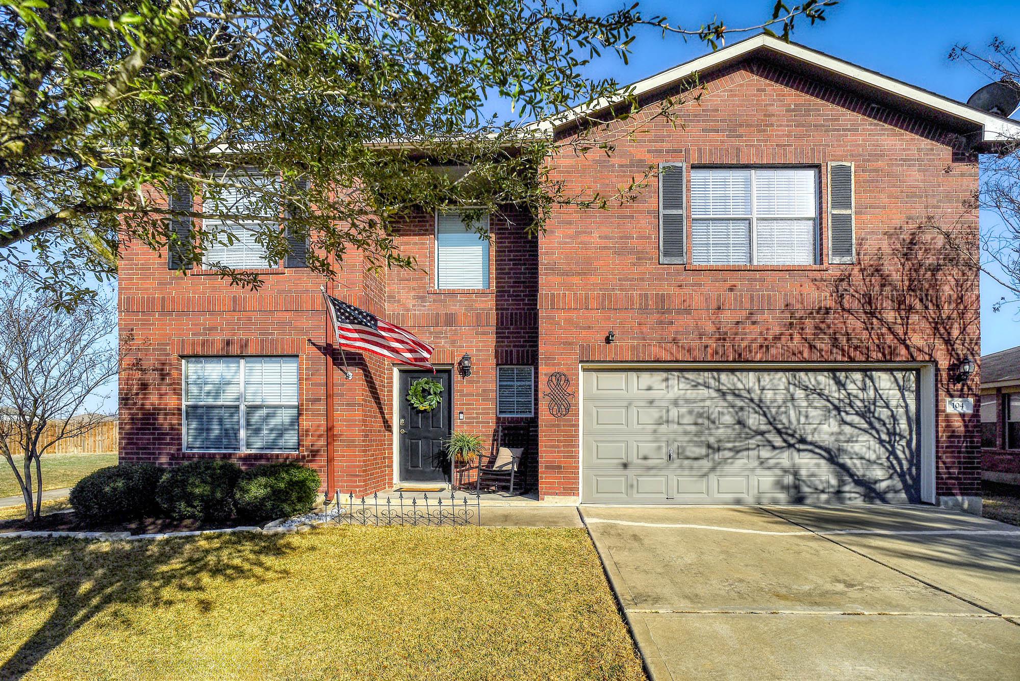 104 Trapper Trl, Bastrop, TX 78602