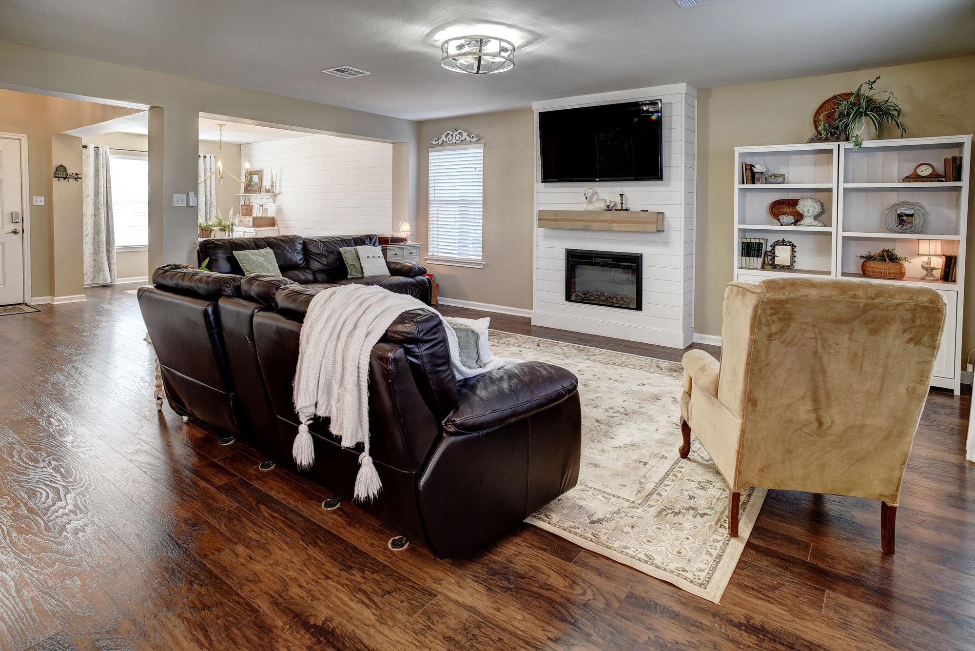 104 Trapper Trl, Bastrop, TX 78602