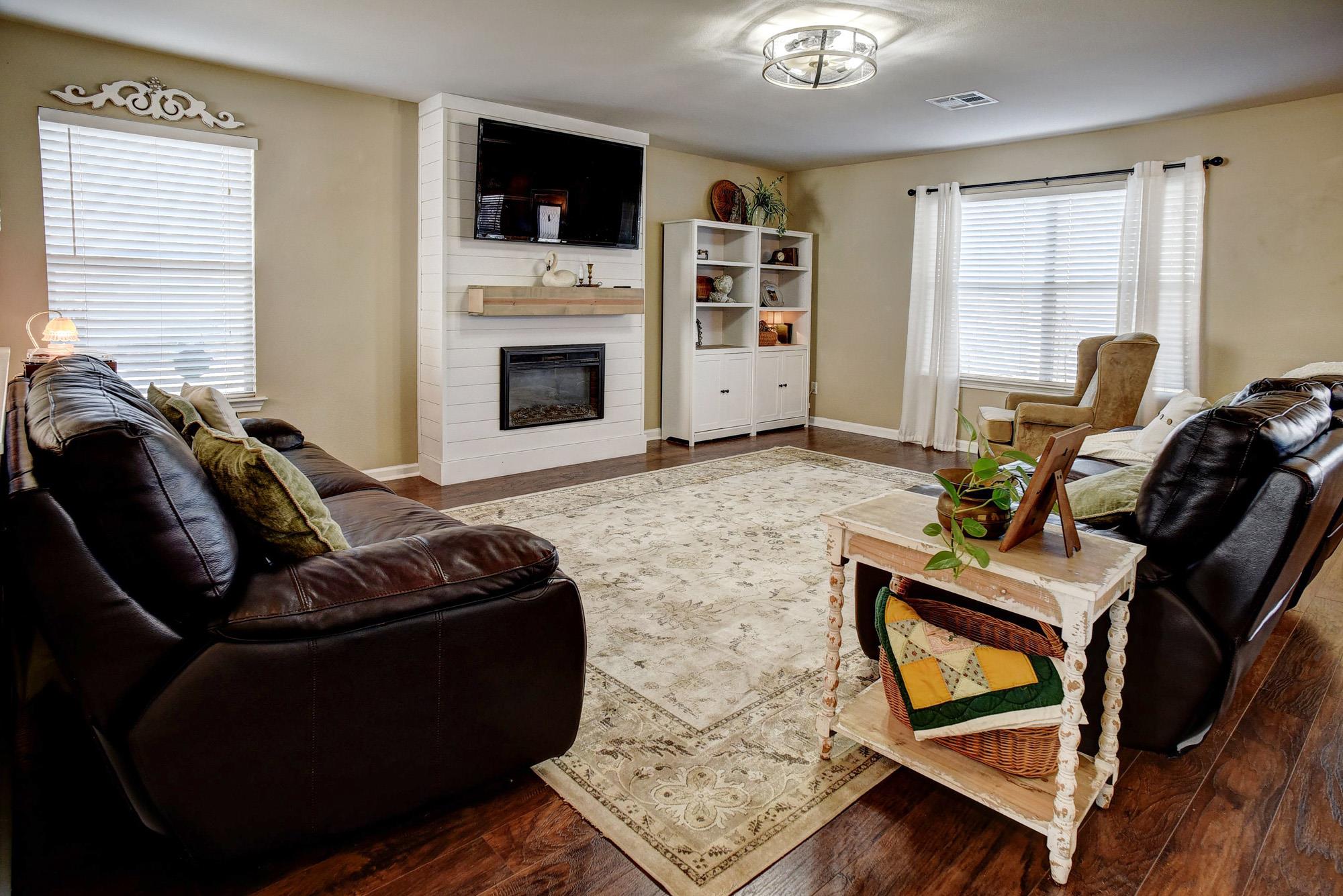 104 Trapper Trl, Bastrop, TX 78602