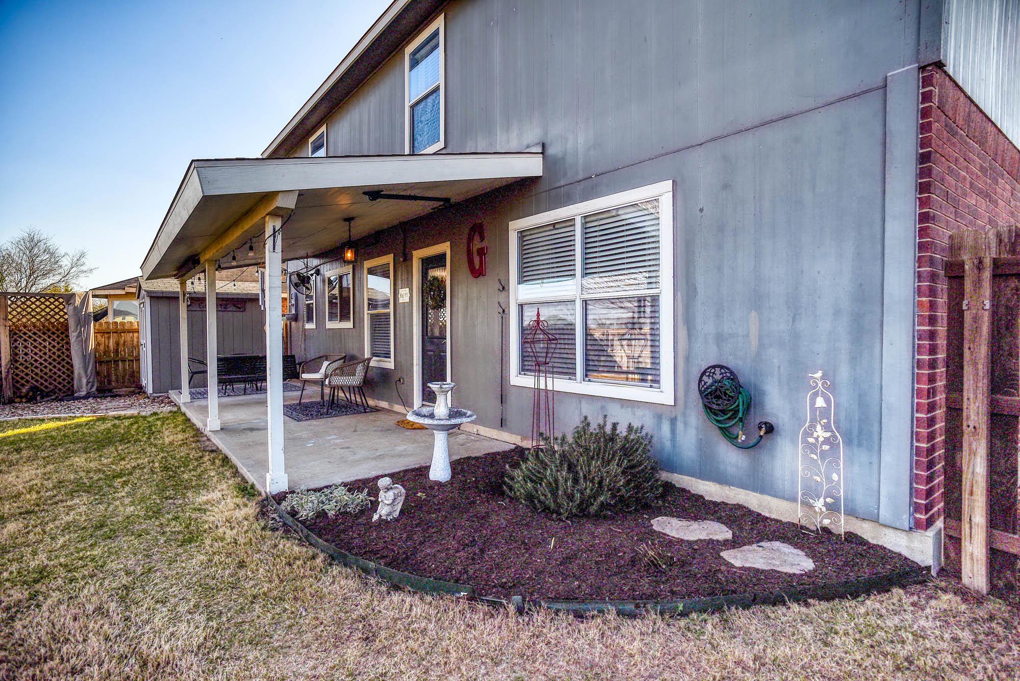 104 Trapper Trl, Bastrop, TX 78602