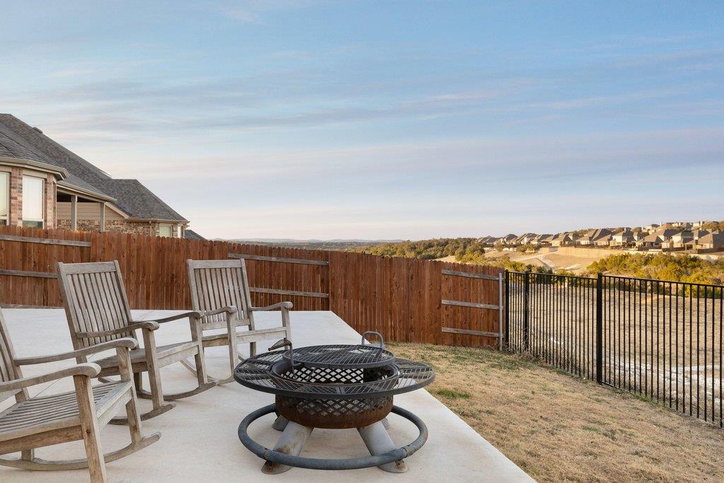 6609 Apache Plum Ln, Spicewood, TX 78669