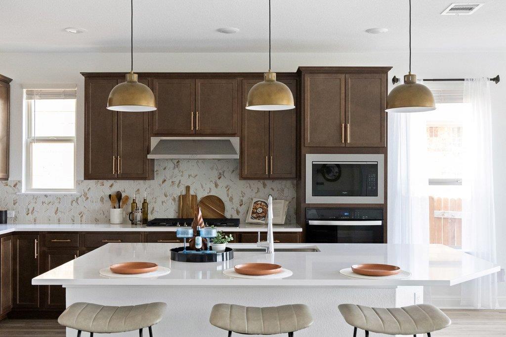 6609 Apache Plum Ln, Spicewood, TX 78669