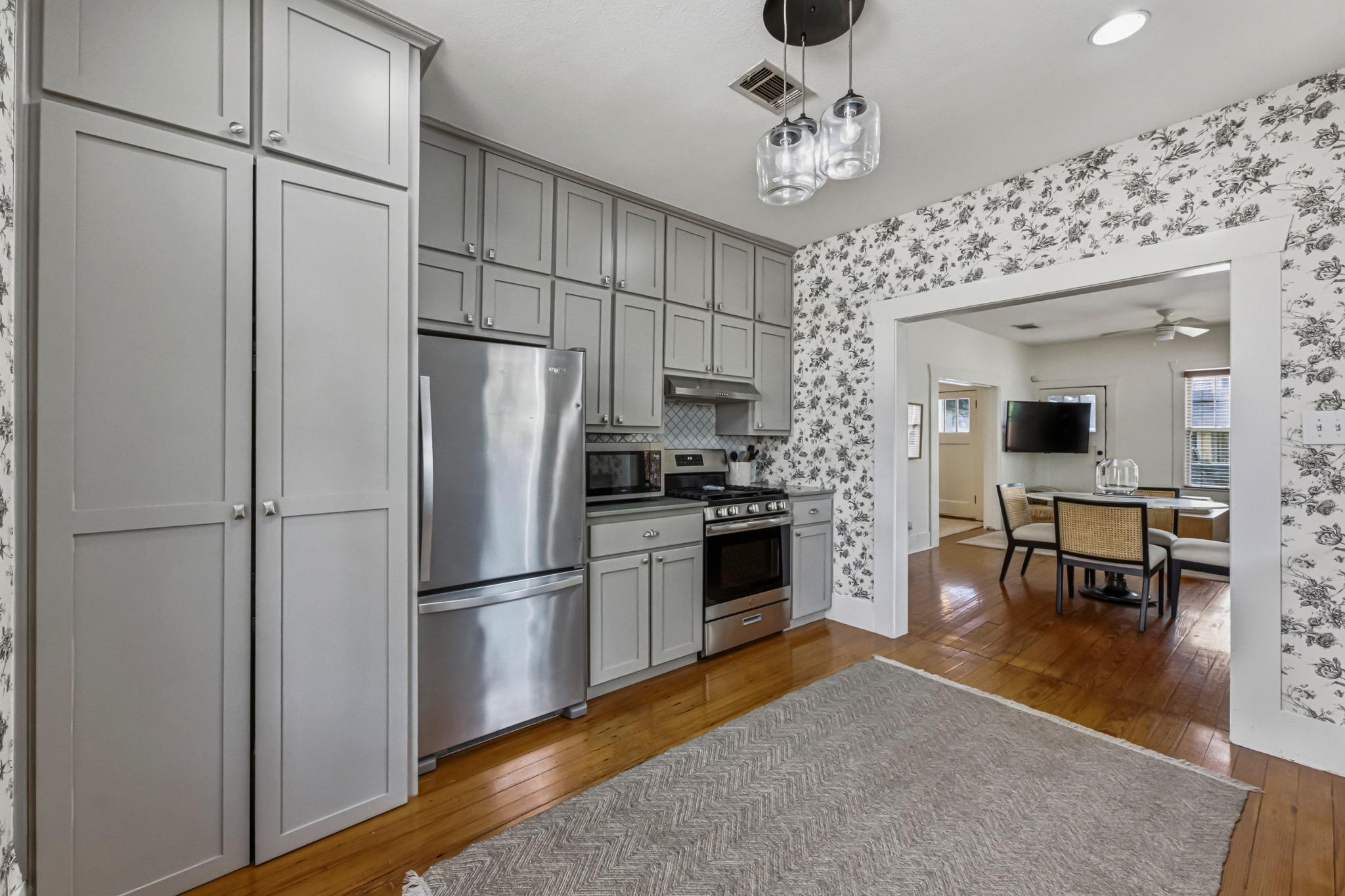 306 W 44th St # A, Austin, TX 78751