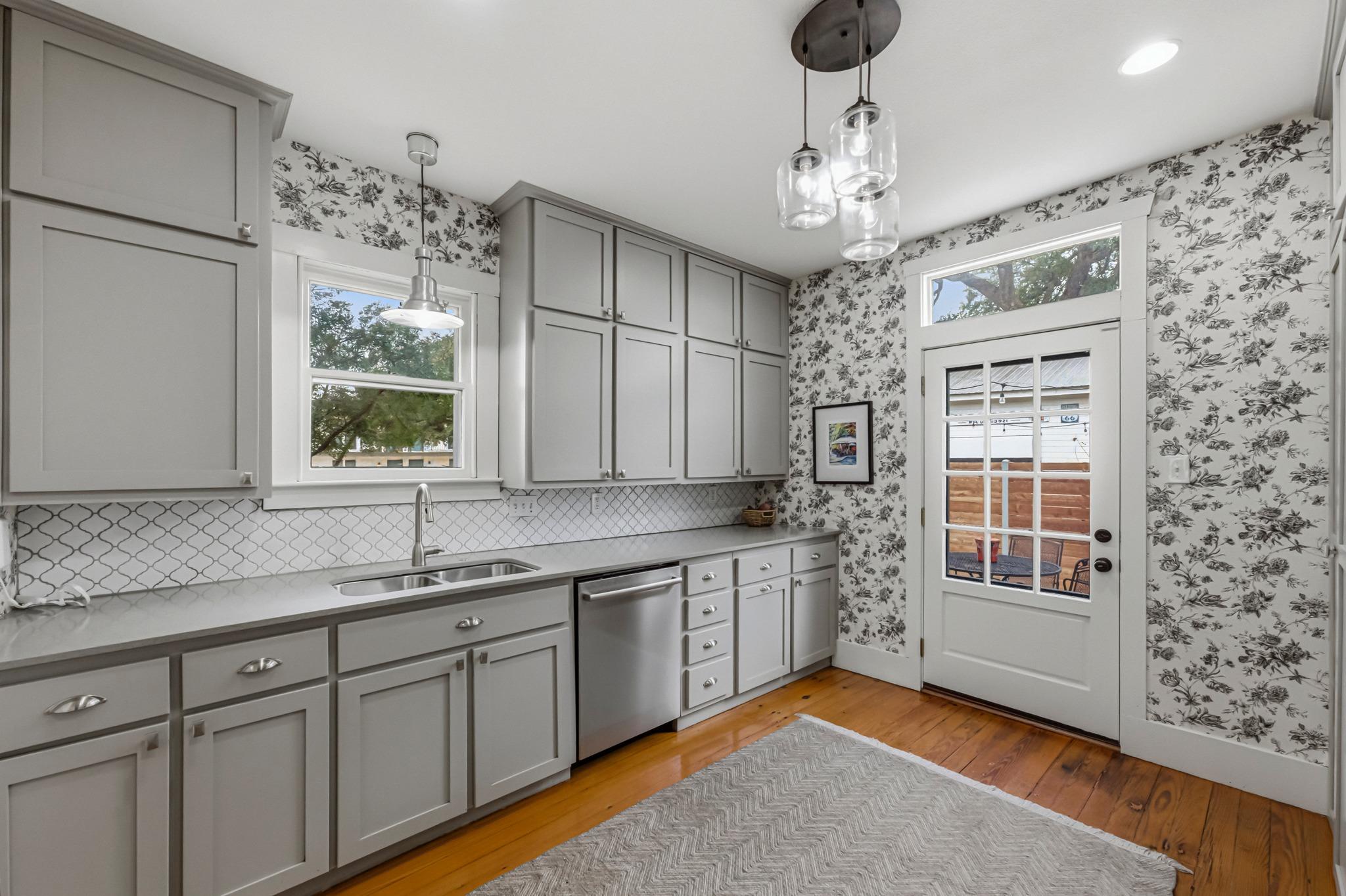 306 W 44th St # A, Austin, TX 78751