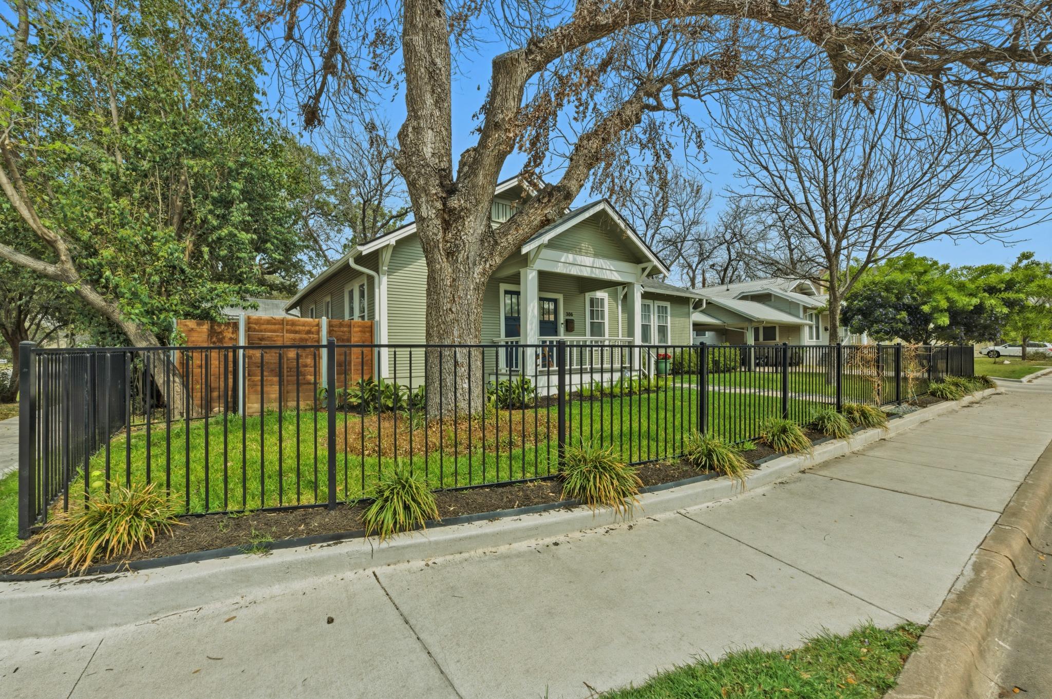 306 W 44th St # A, Austin, TX 78751