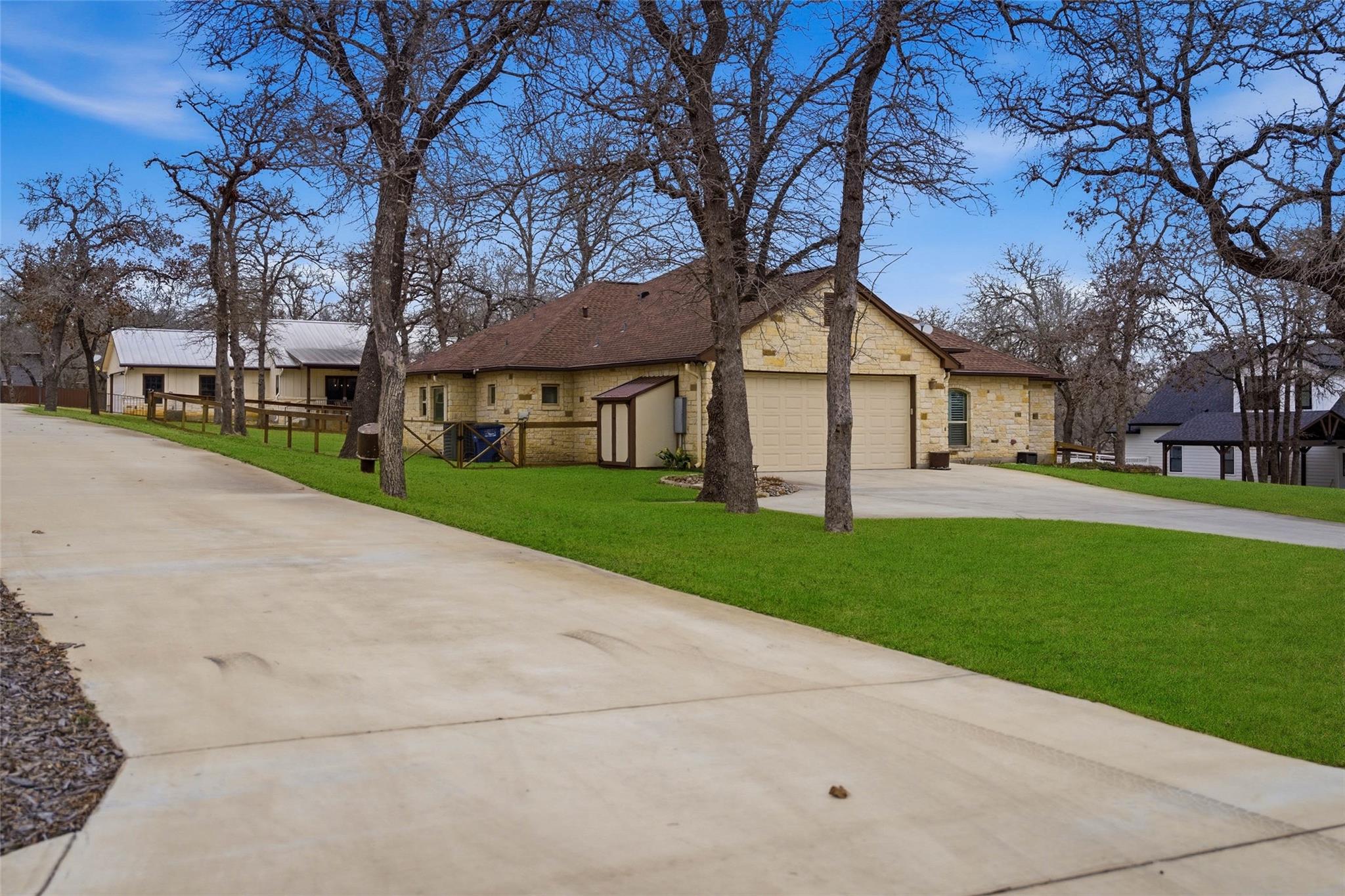 203 Champions Blvd, La Vernia, TX 78121