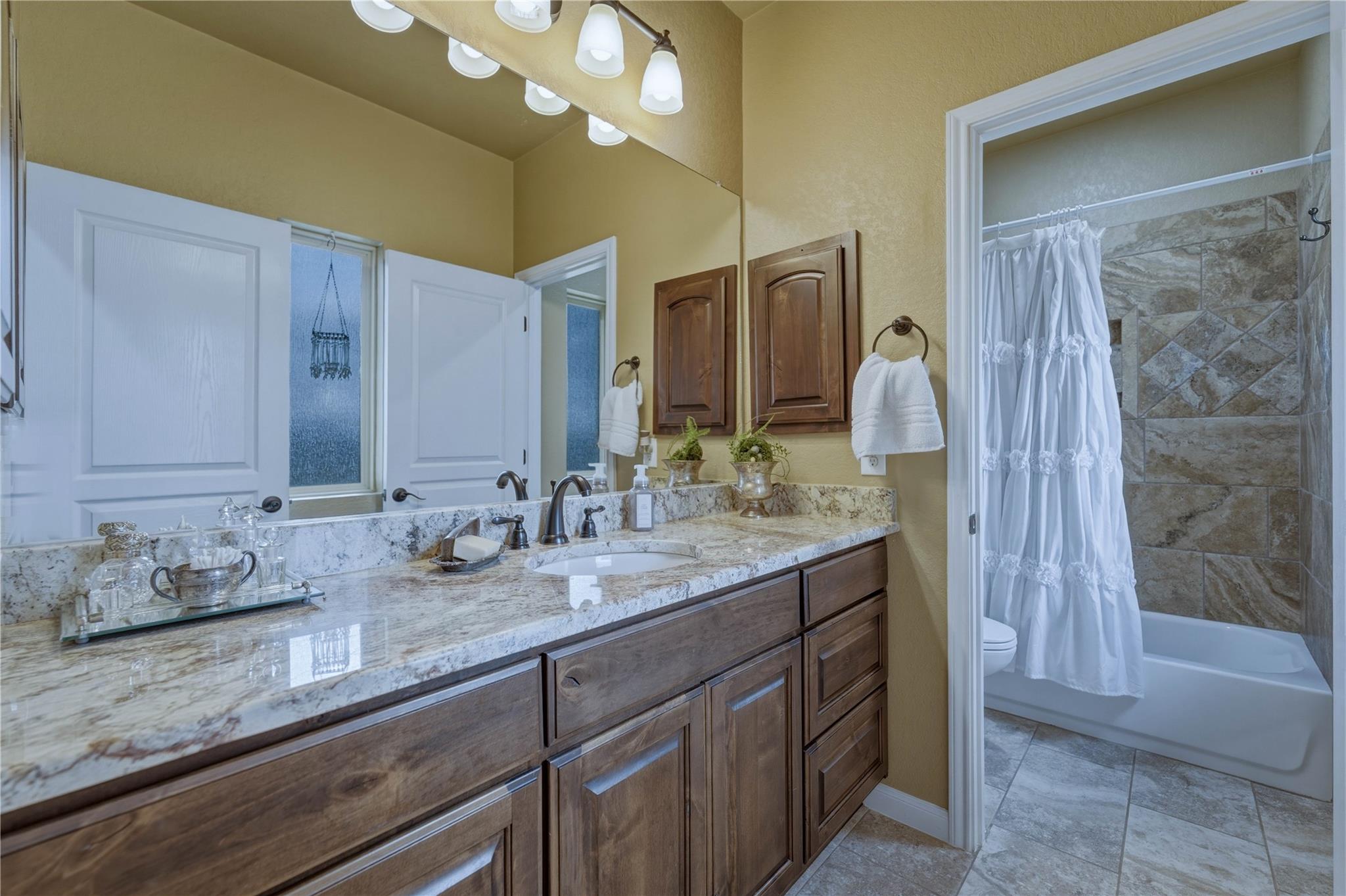 203 Champions Blvd, La Vernia, TX 78121