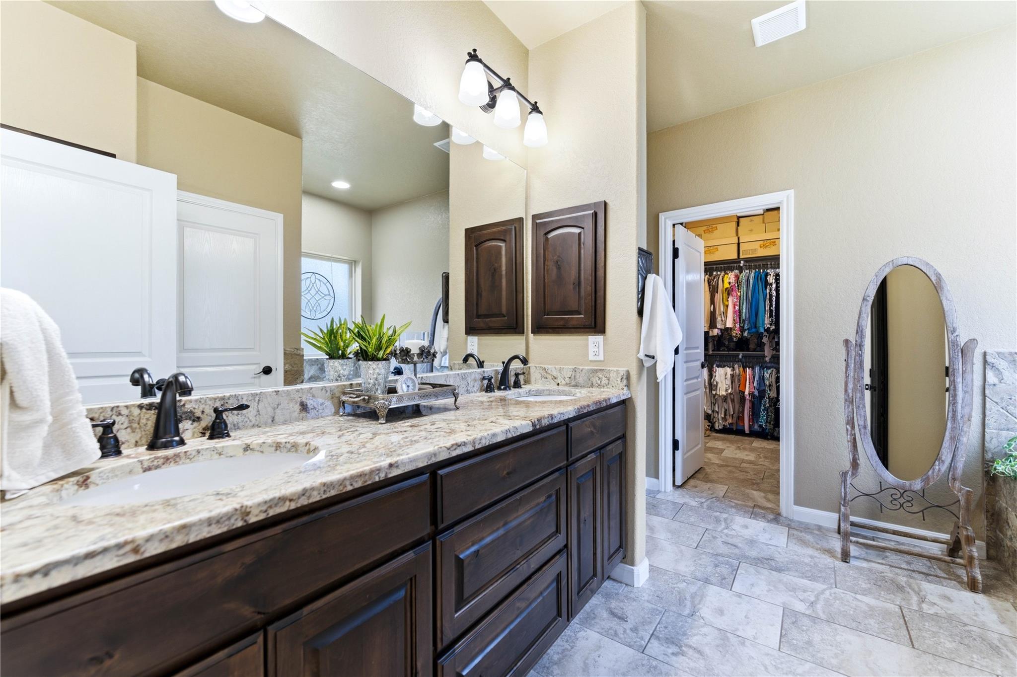 203 Champions Blvd, La Vernia, TX 78121