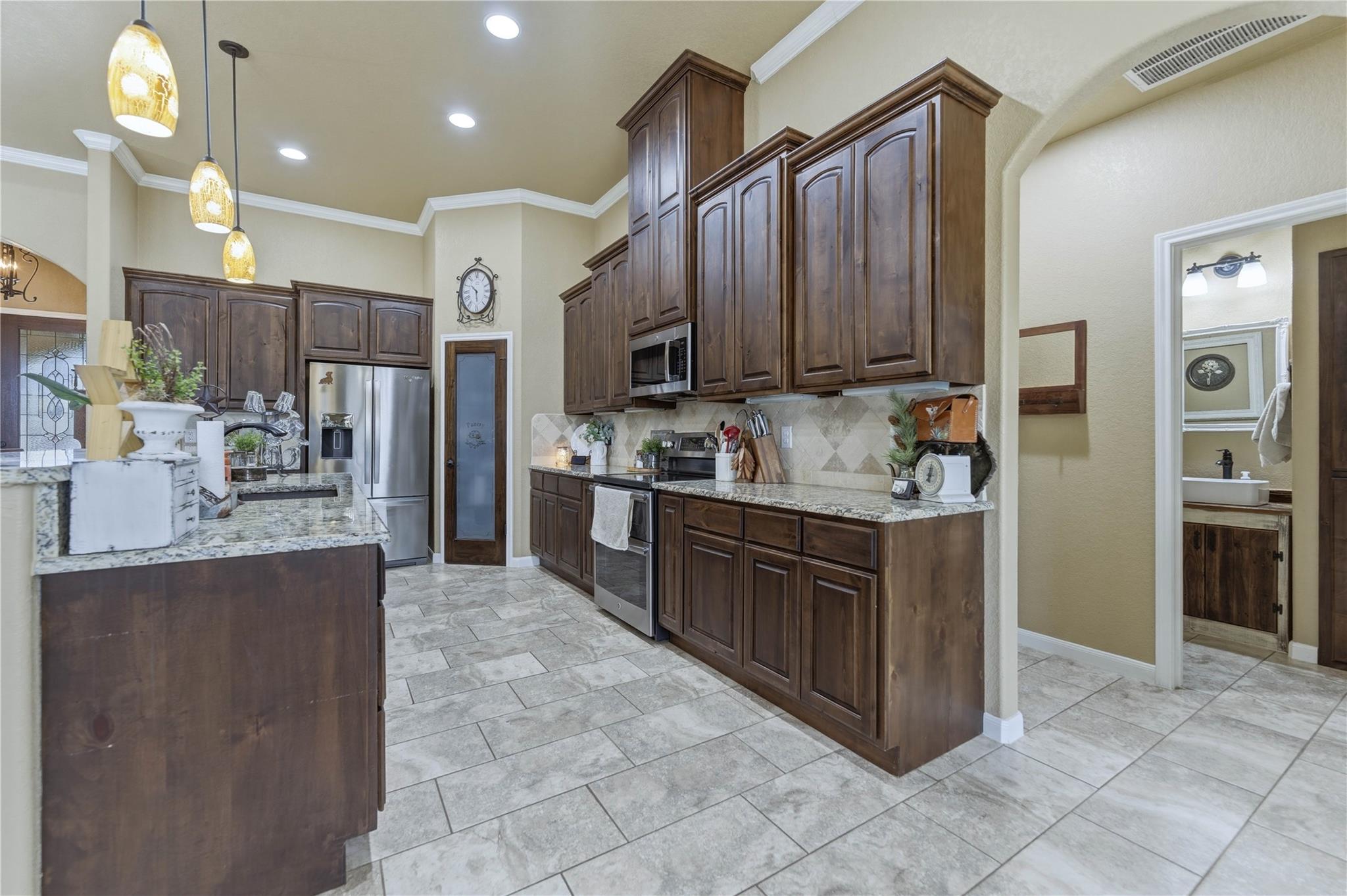 203 Champions Blvd, La Vernia, TX 78121