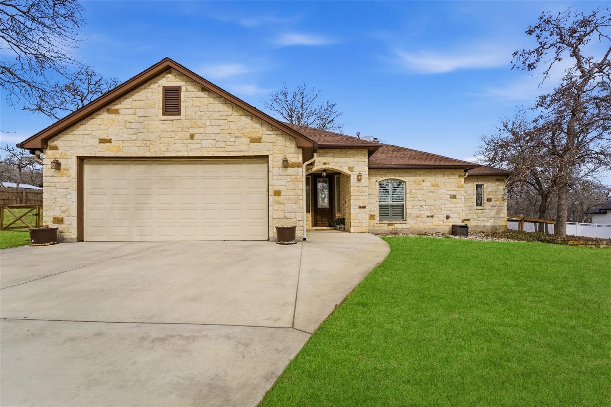 203 Champions Blvd, La Vernia, TX 78121