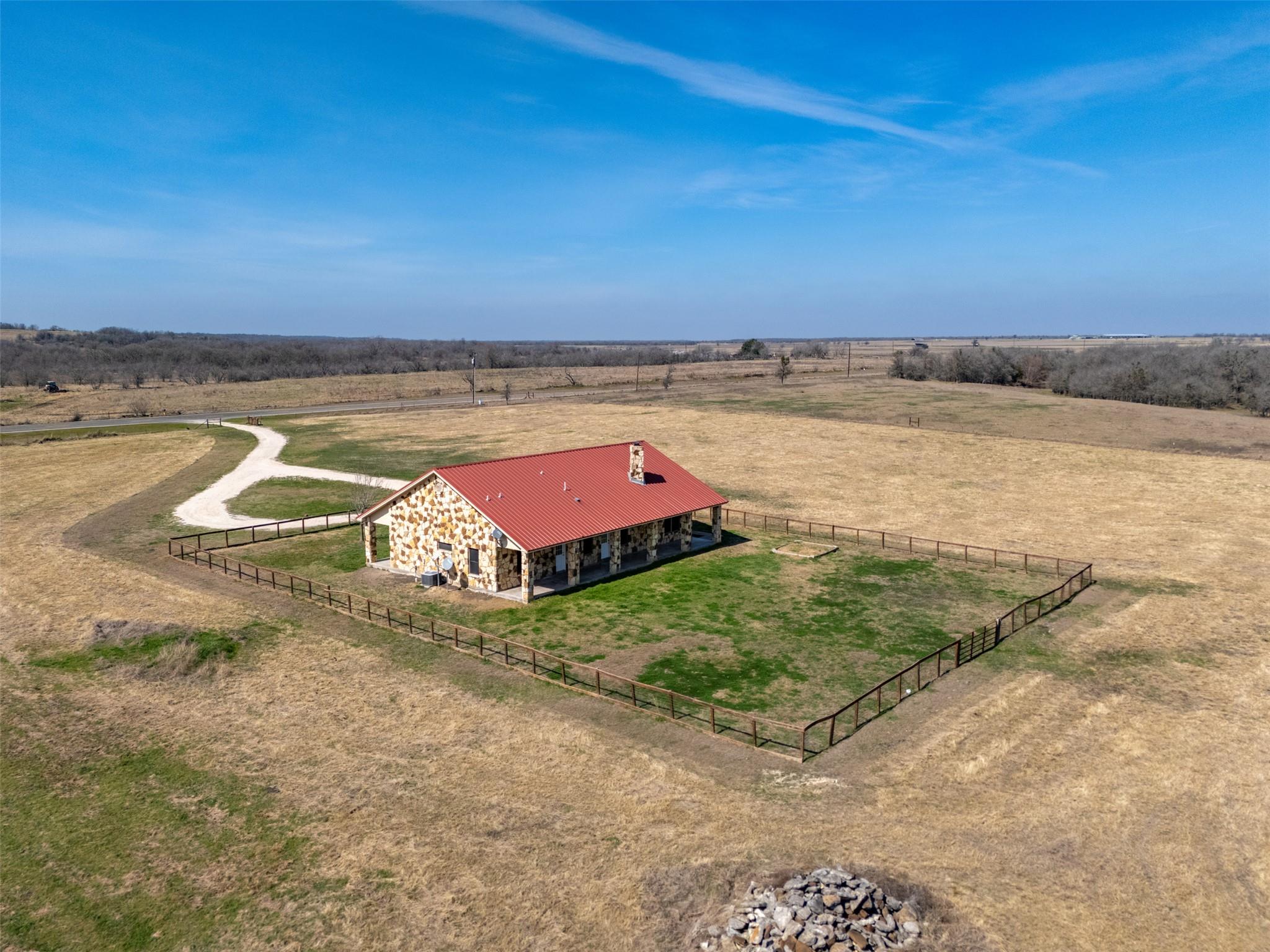 2610 Fm 3061, Thorndale, TX 76577