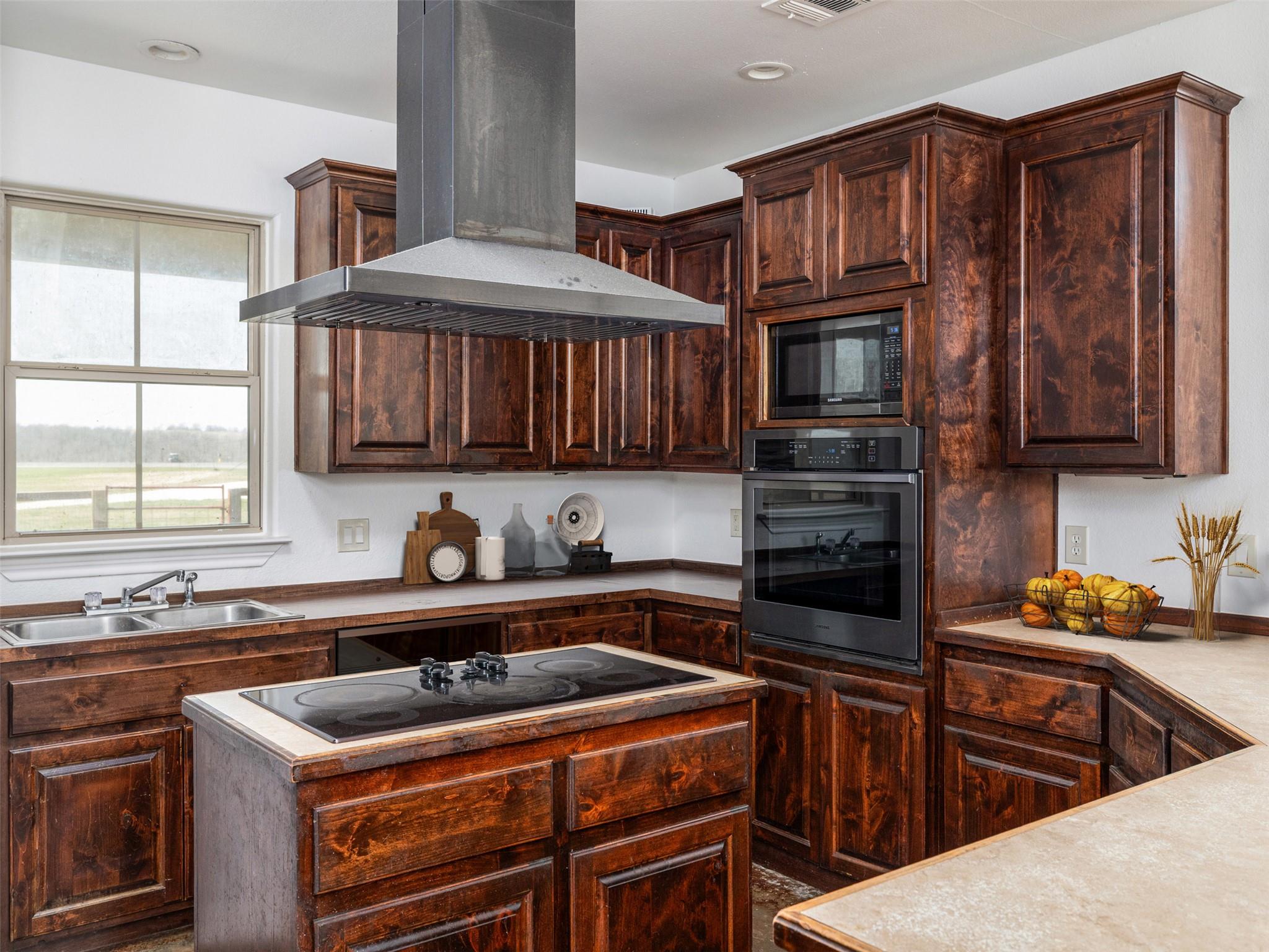 2610 Fm 3061, Thorndale, TX 76577