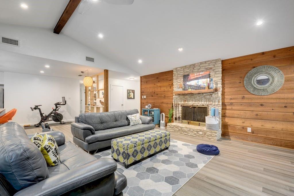 2710 Deeringhill Dr, Austin, TX 78745