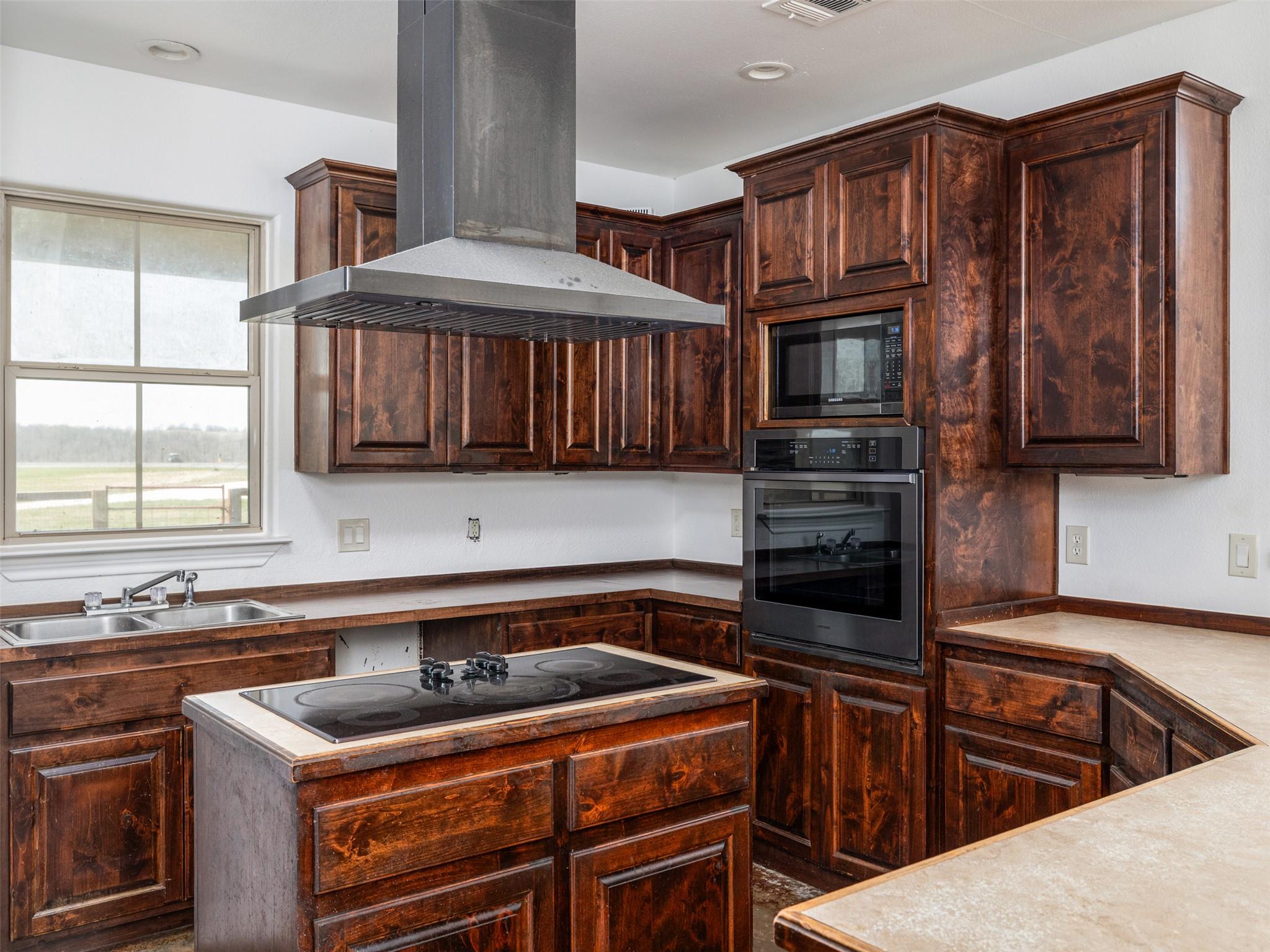 2610 Fm 3061, Thorndale, TX 76577