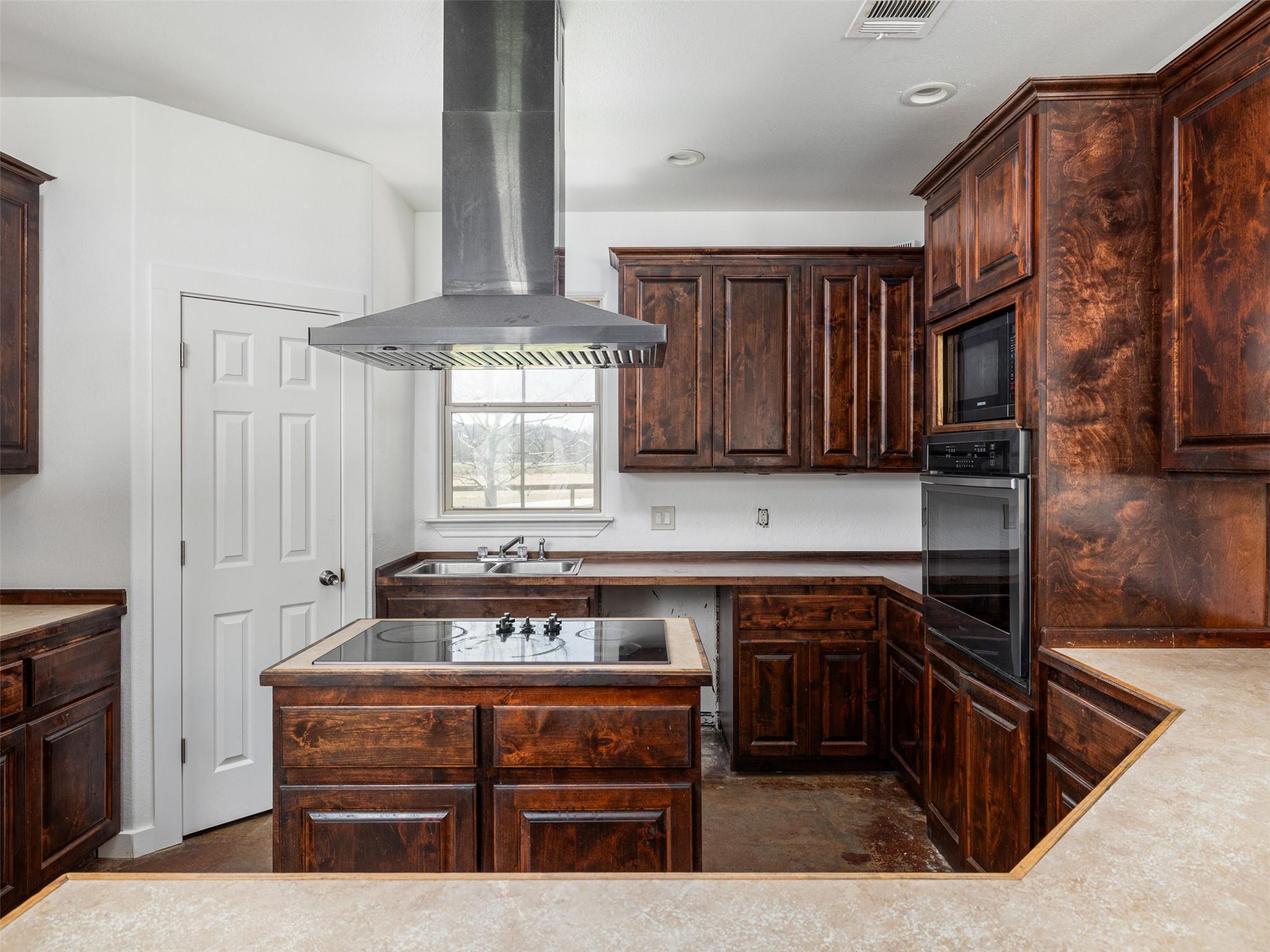 2610 Fm 3061, Thorndale, TX 76577