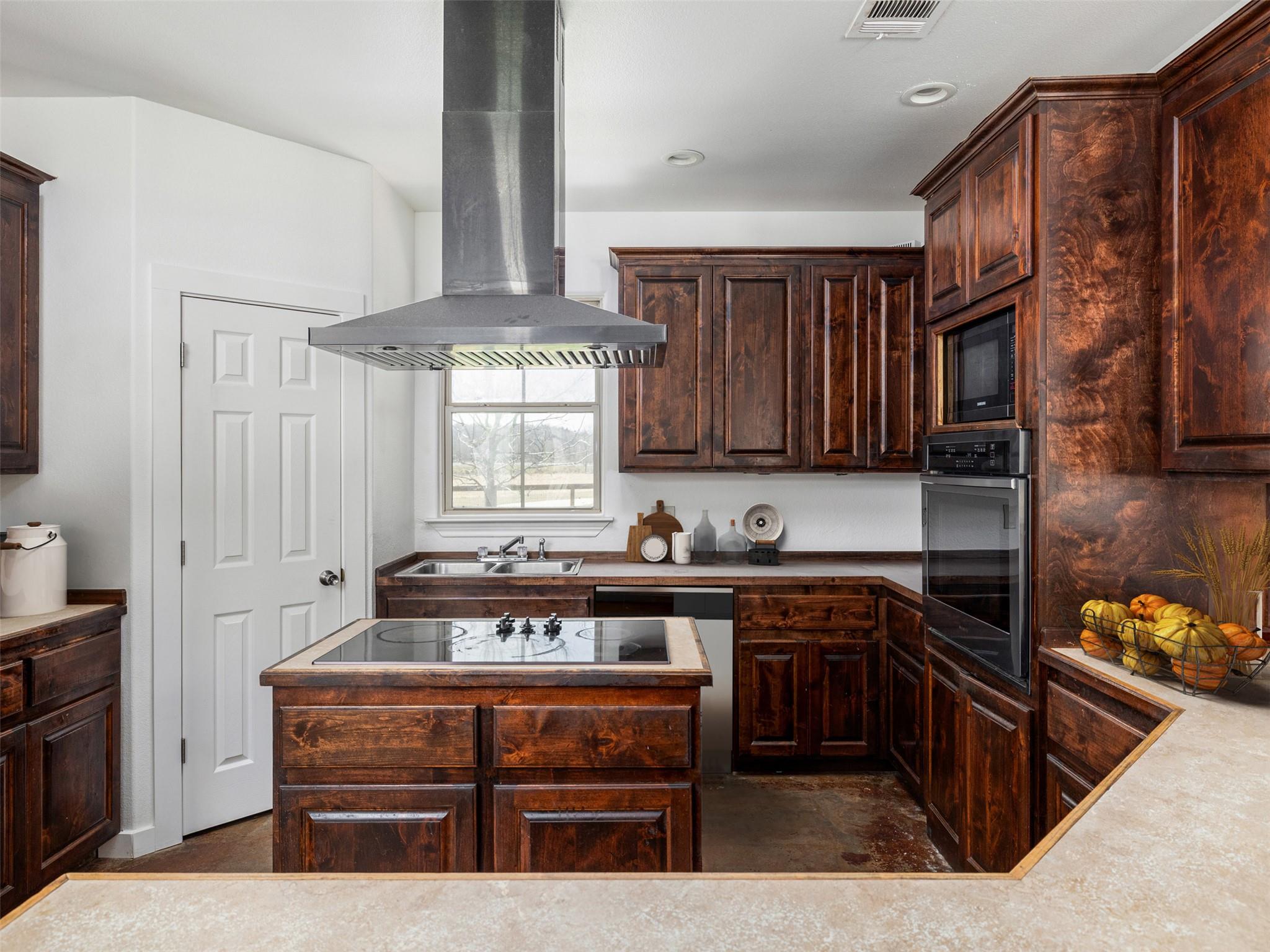 2610 Fm 3061, Thorndale, TX 76577