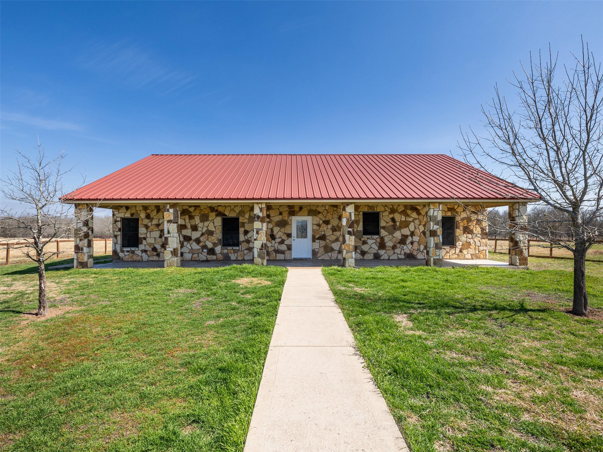 2610 Fm 3061, Thorndale, TX 76577