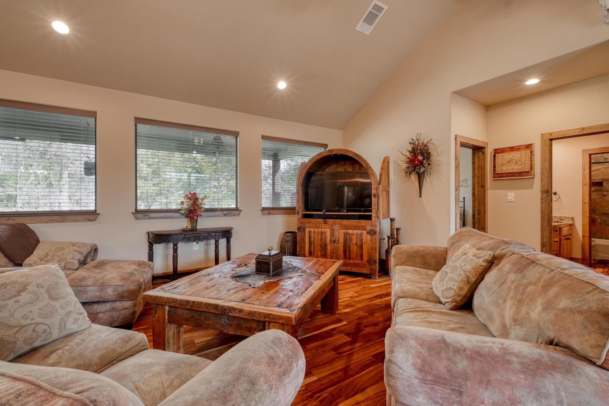 7152 Taylorsville Rd, Dale, TX 78616