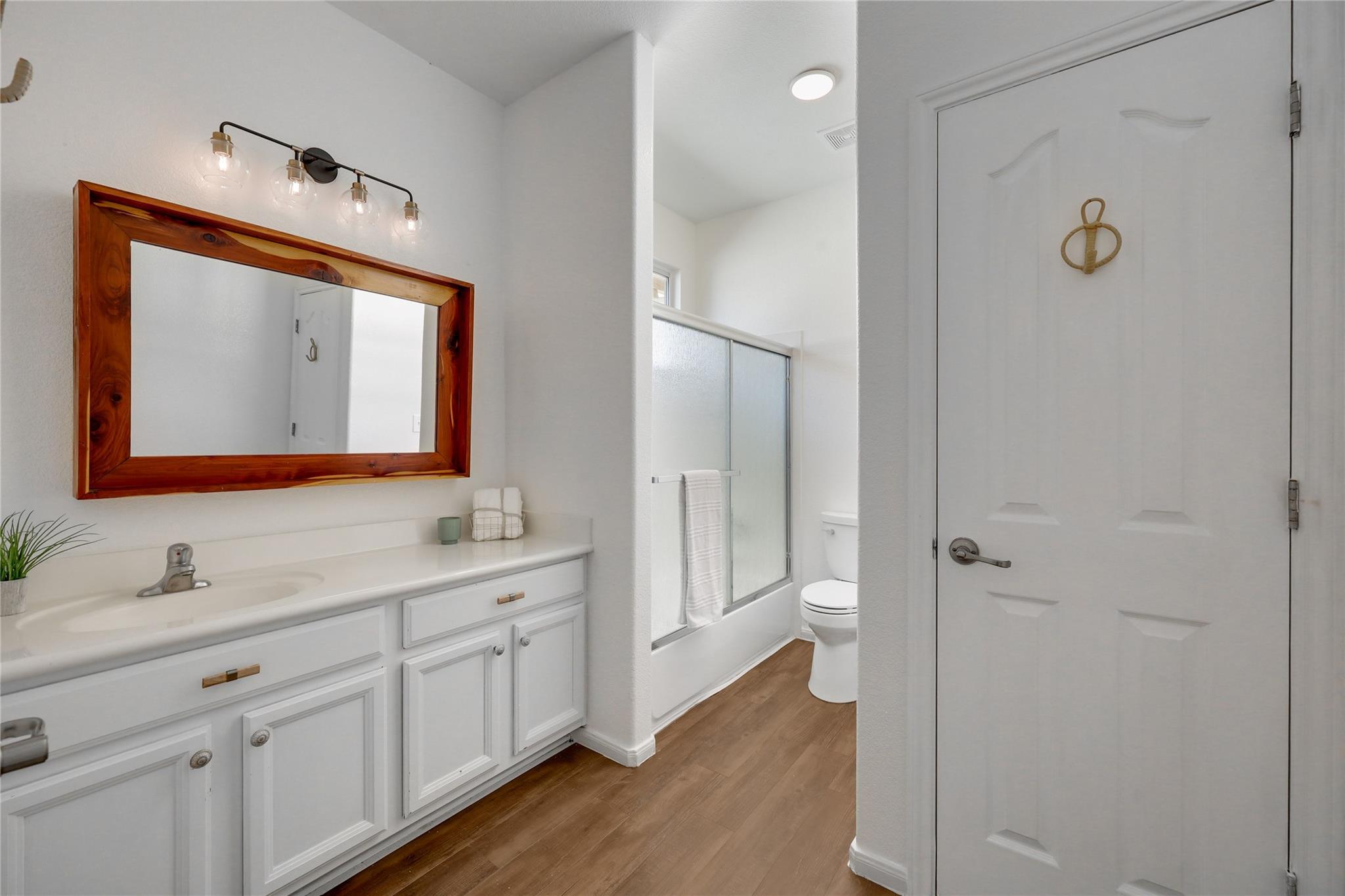 7621 Menler Dr, Austin, TX 78735