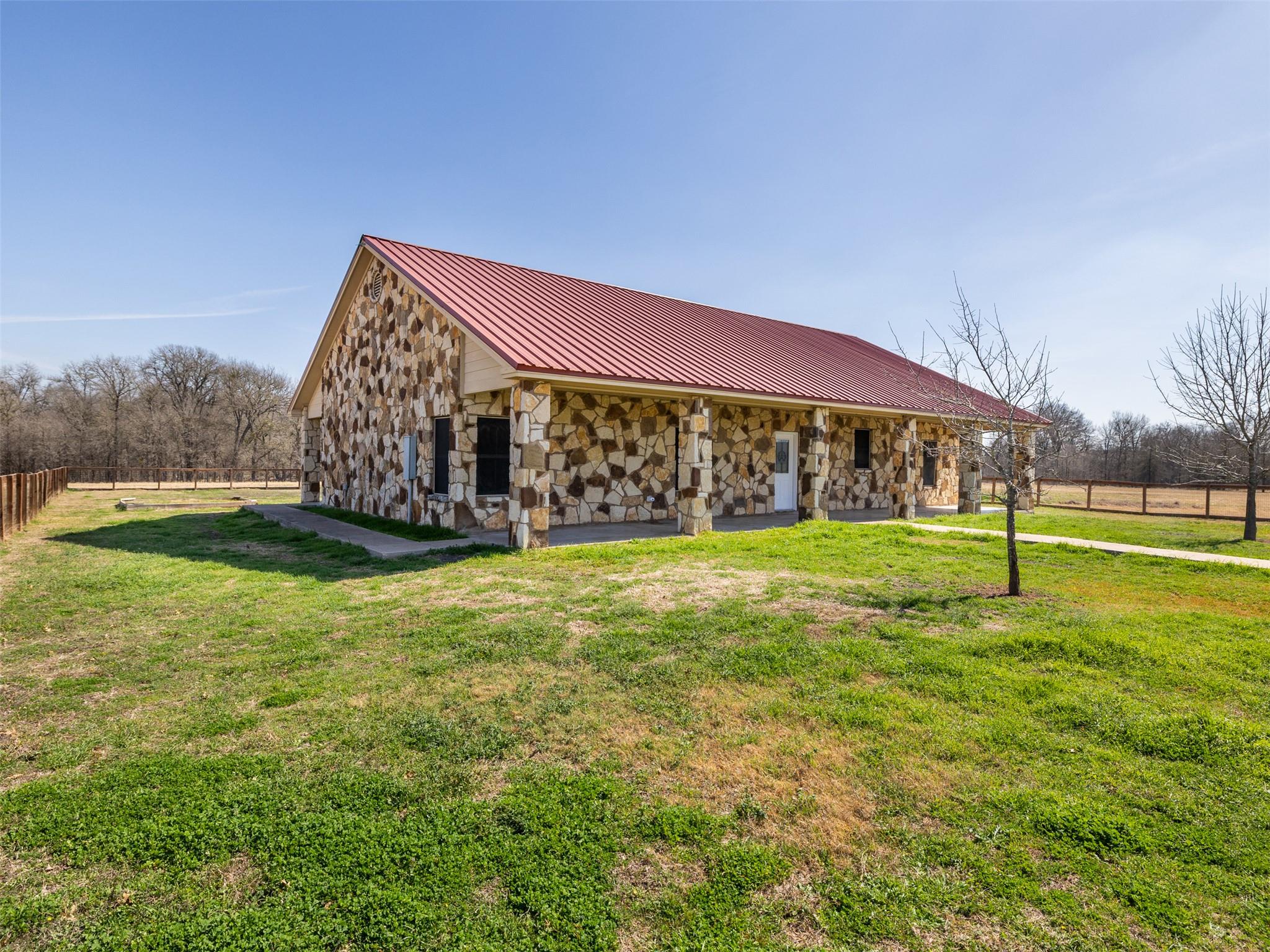 2610 Fm 3061, Thorndale, TX 76577