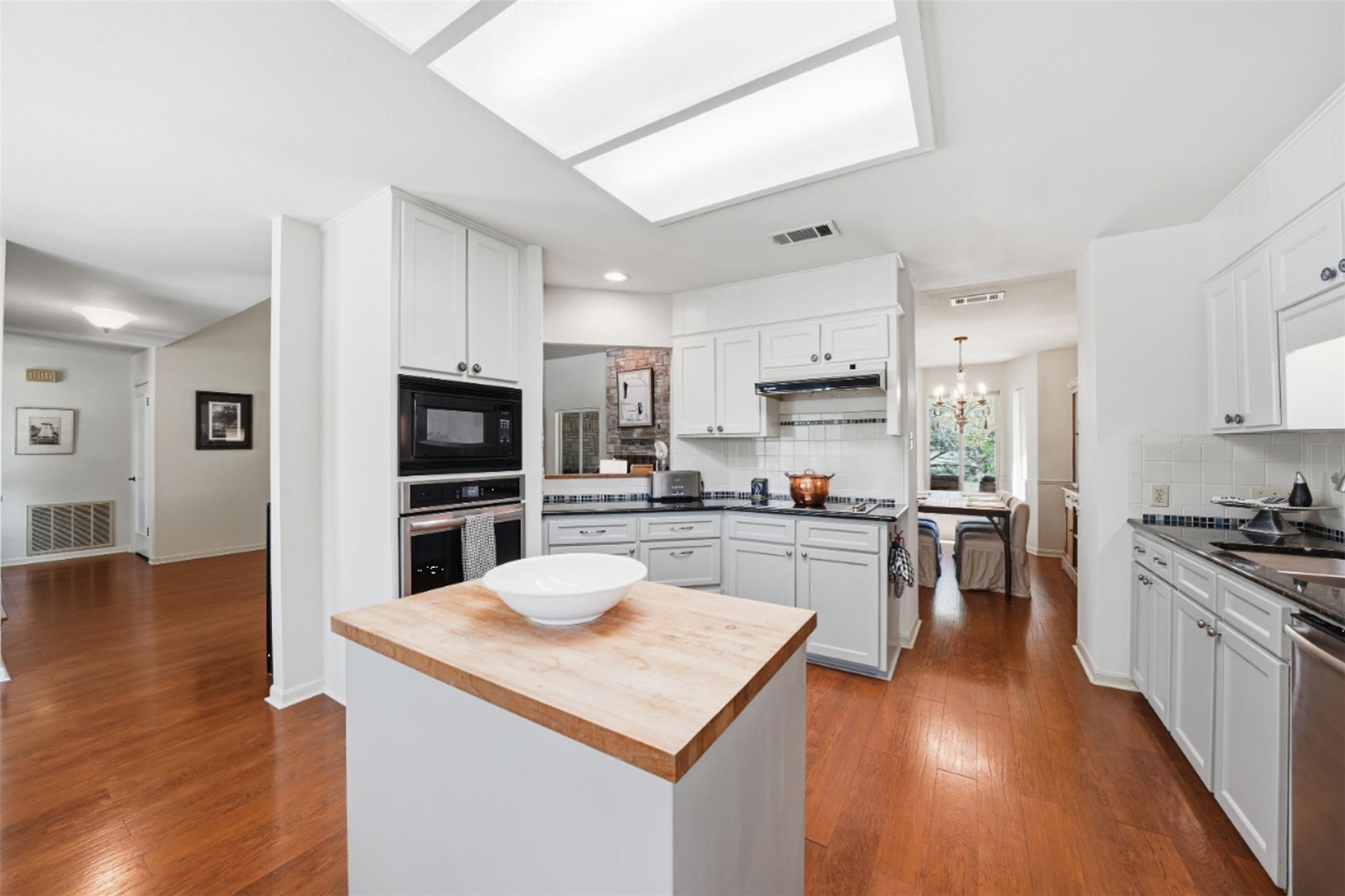 1041 Hidden Hills Hls, Dripping Springs, TX 78620