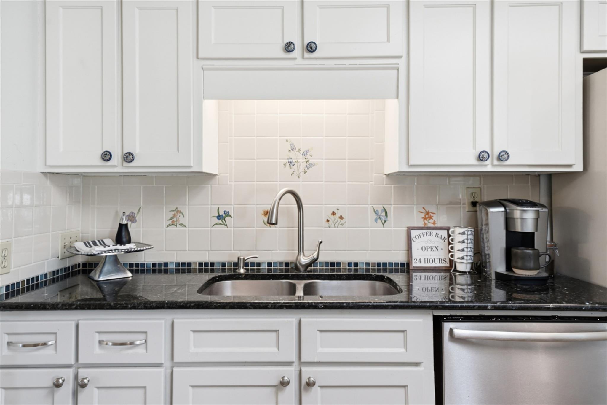 1041 Hidden Hills Hls, Dripping Springs, TX 78620